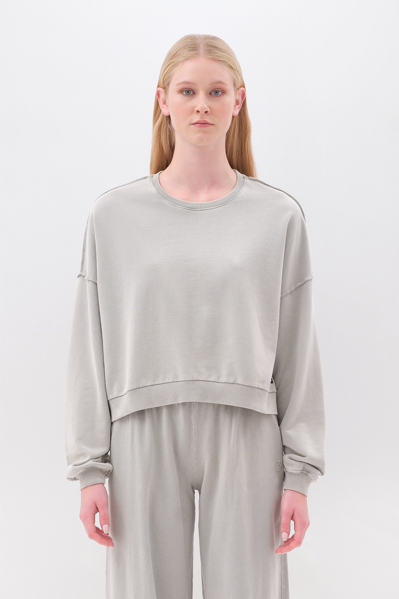 OVERSIZED ASSYMETRIC CREWNECK