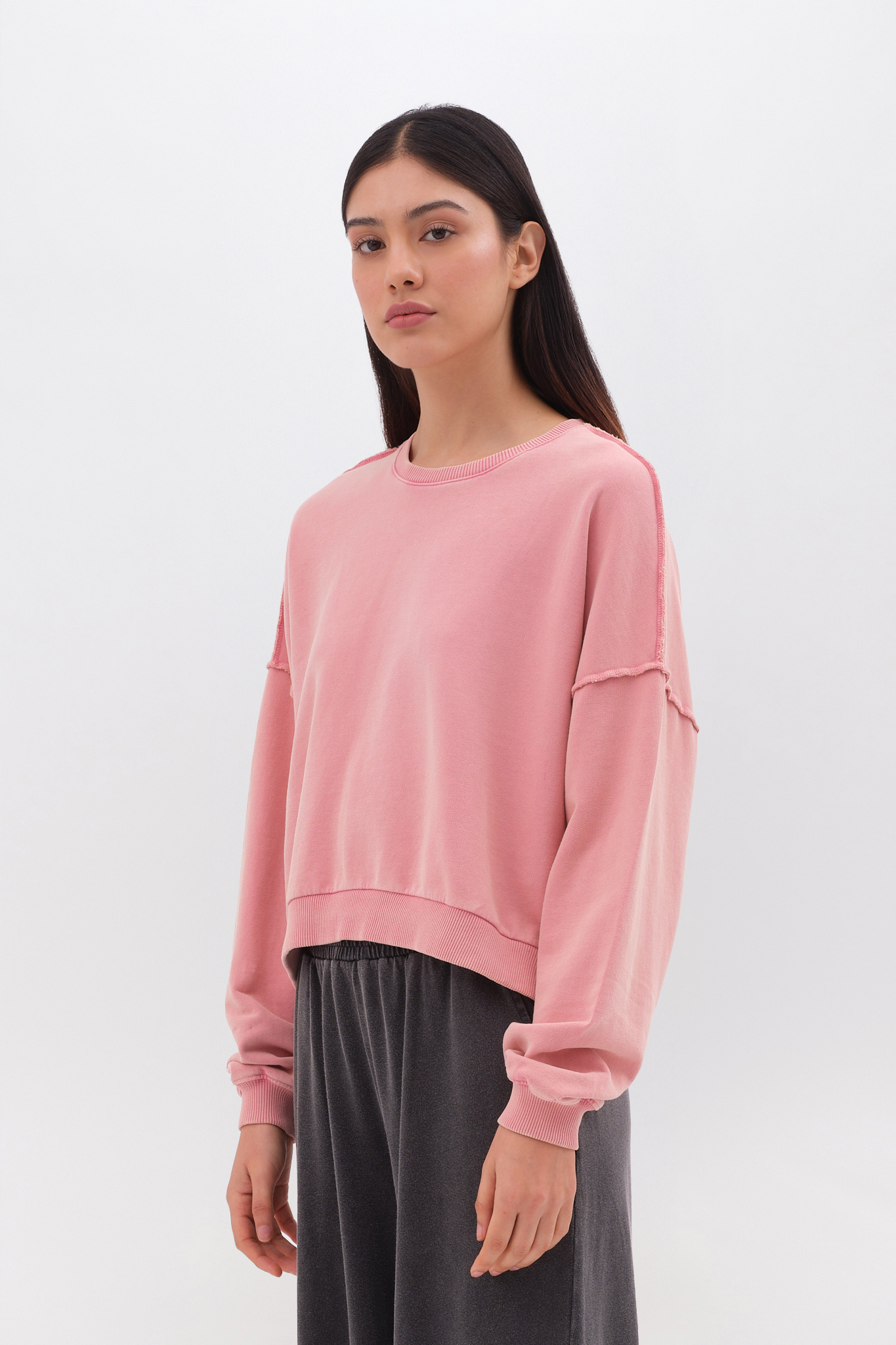 OVERSIZED ASSYMETRIC CREWNECK