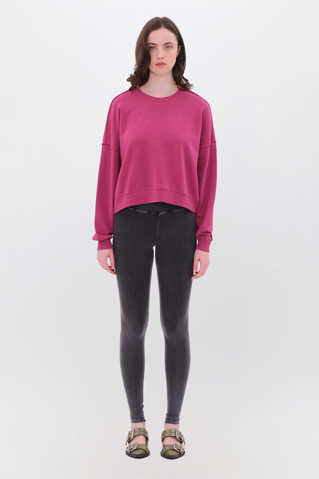 OVERSIZED ASSYMETRIC CREWNECK