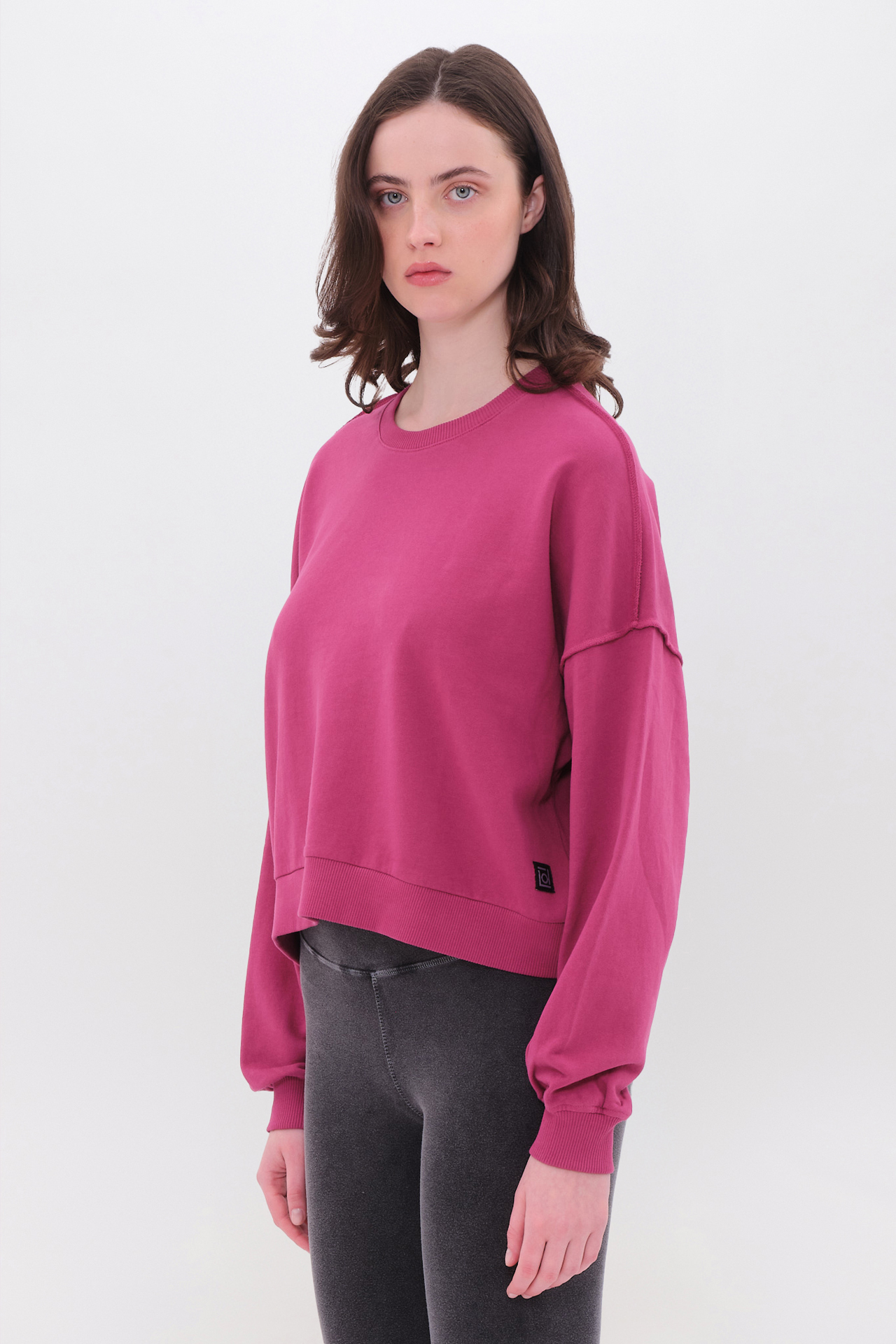 OVERSIZED ASSYMETRIC CREWNECK