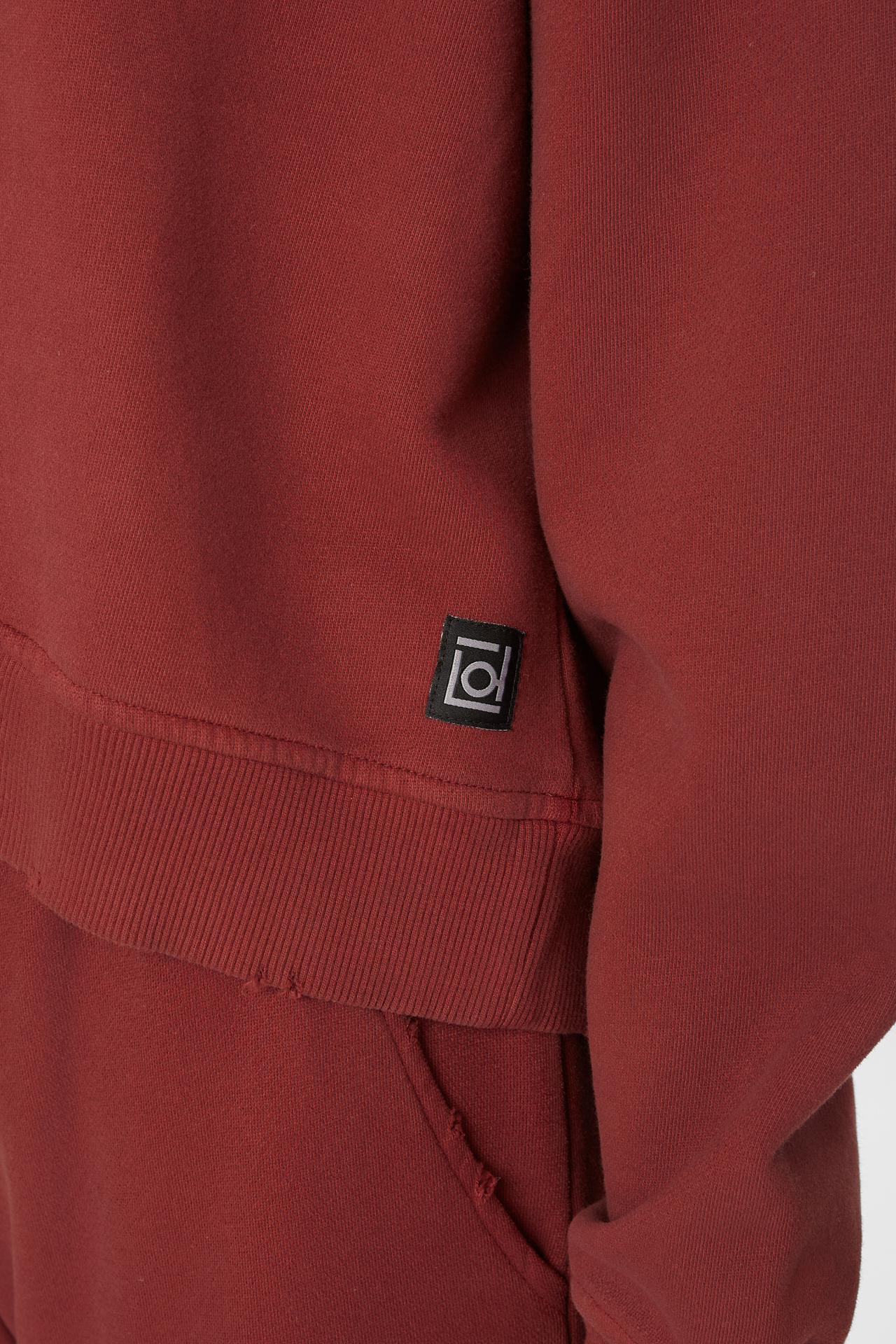 RELAXED V-NECK CREWNECK