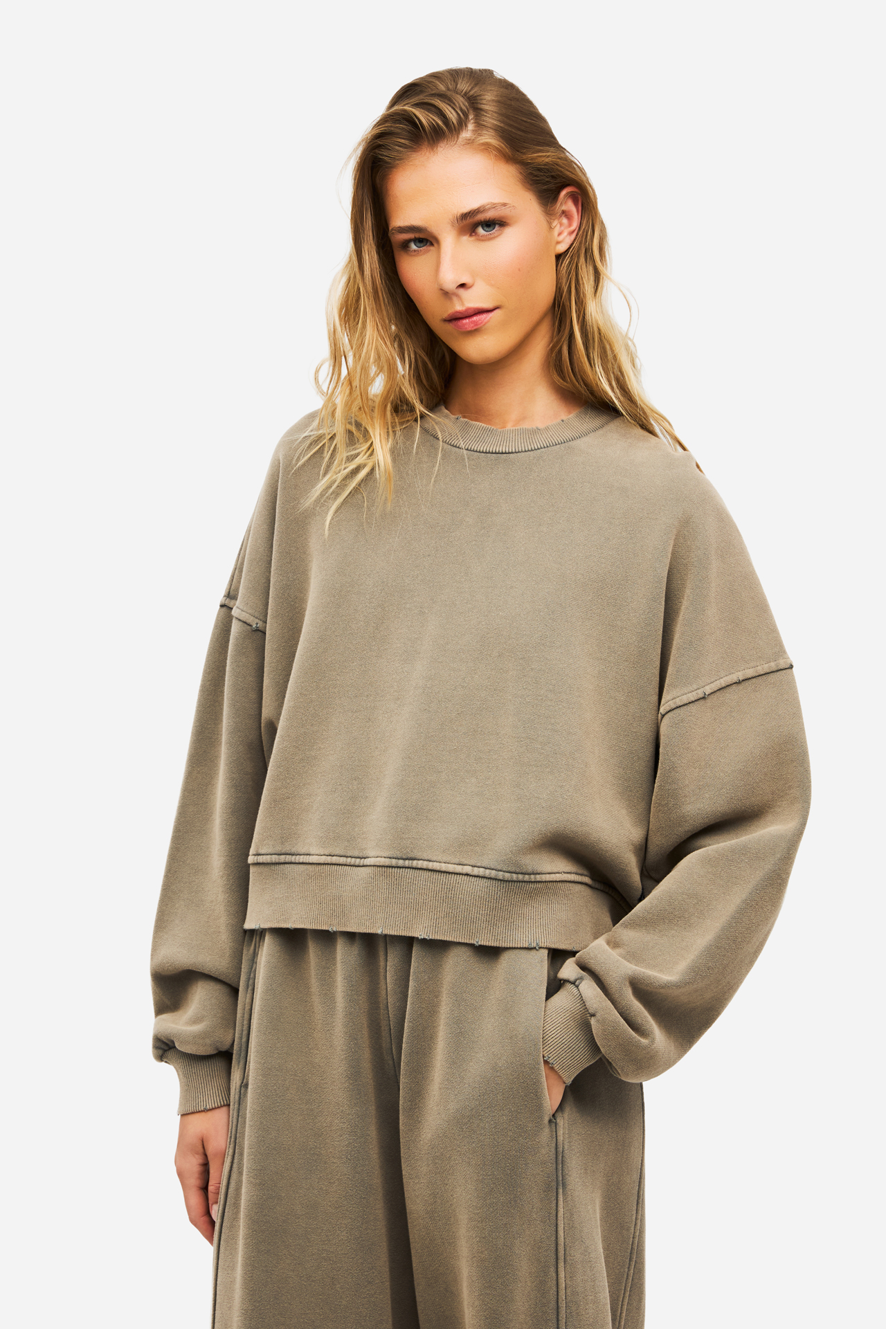 OVERSIZED CREWNECK WITH DESTROYS