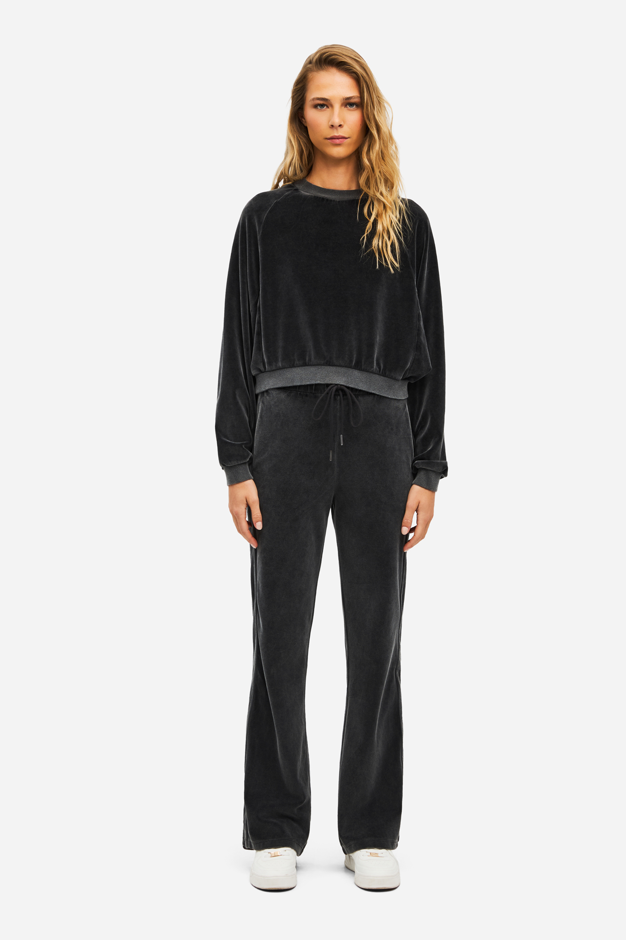 RELAXED VELVET CREWNECK