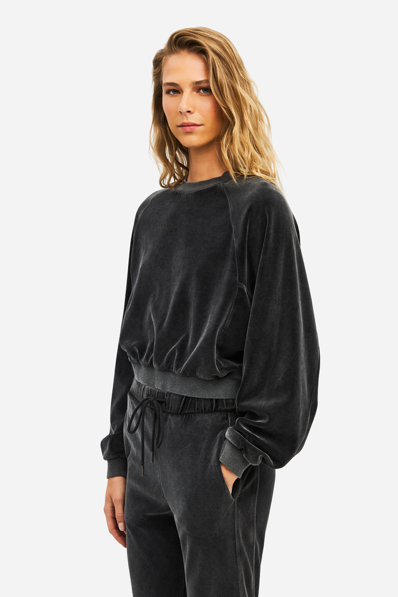 RELAXED VELVET CREWNECK