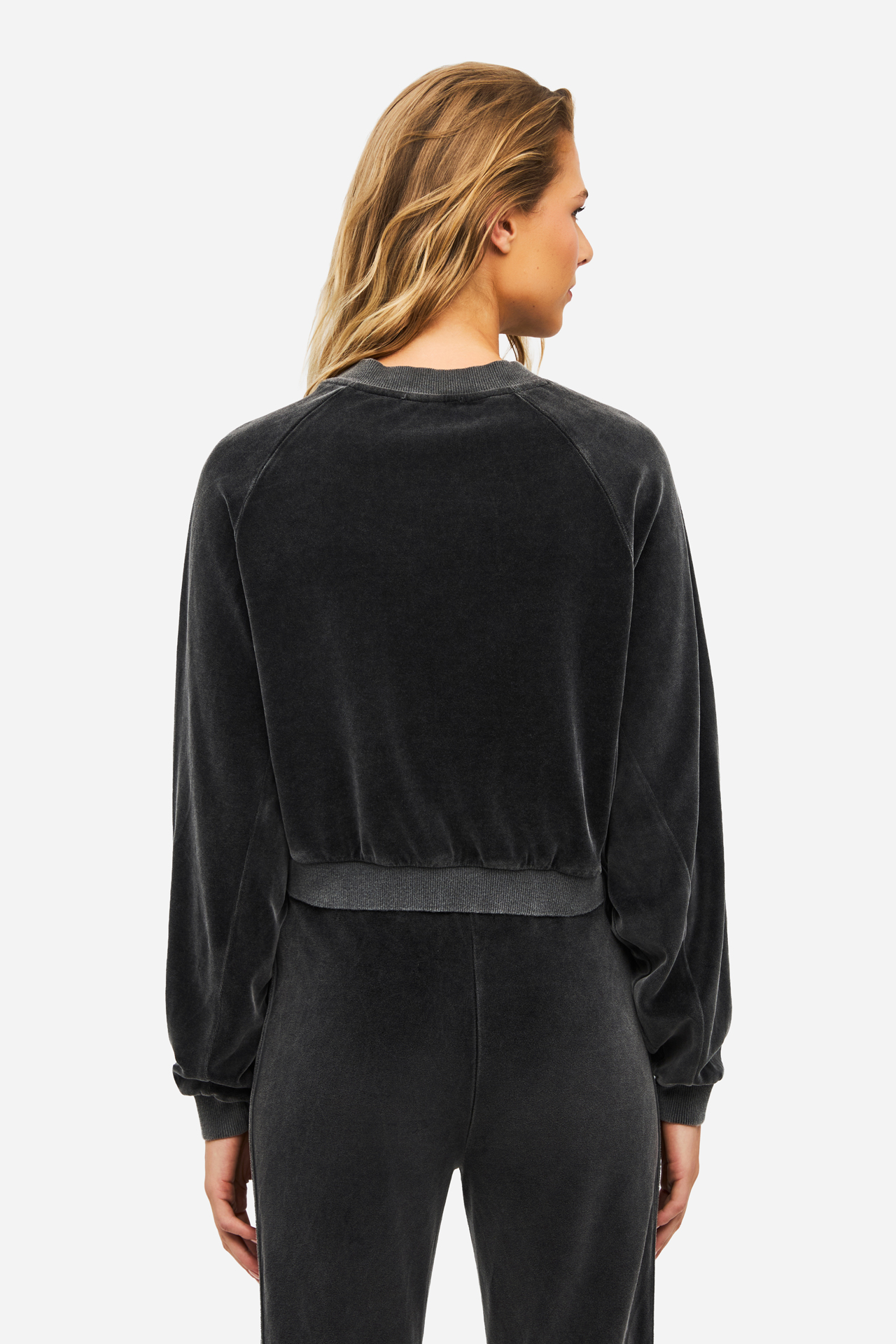 RELAXED VELVET CREWNECK