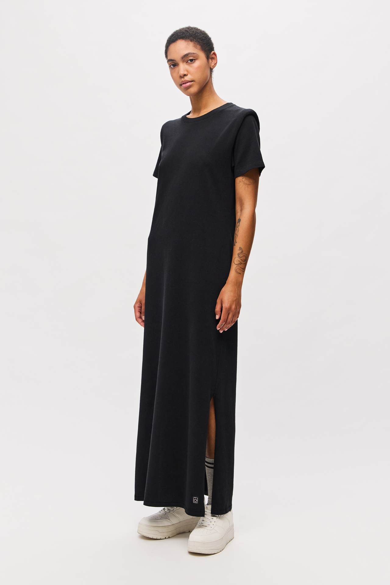 MAXI DRESS WITH SHOULDER DETAIL