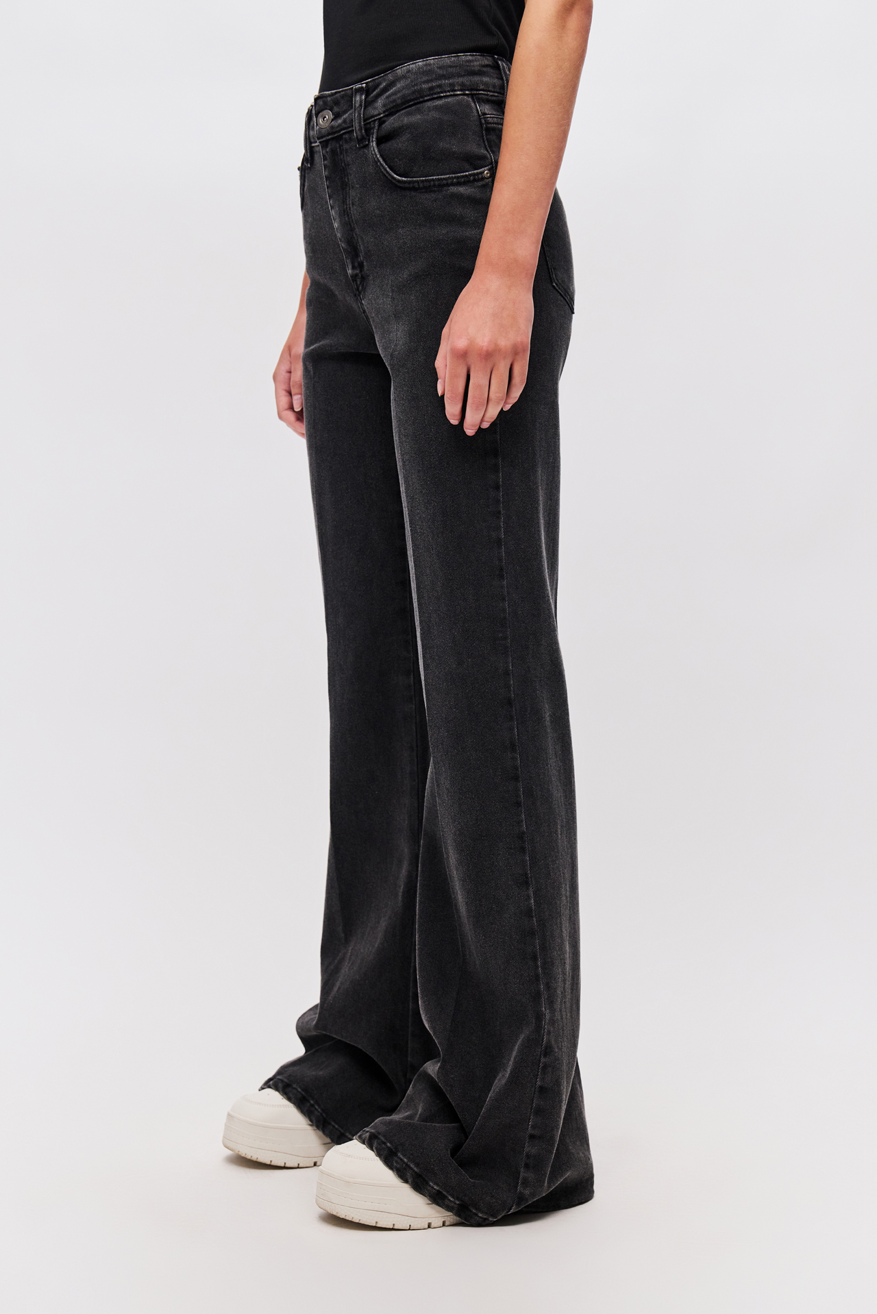 RAN select item Wide flare blackdenim