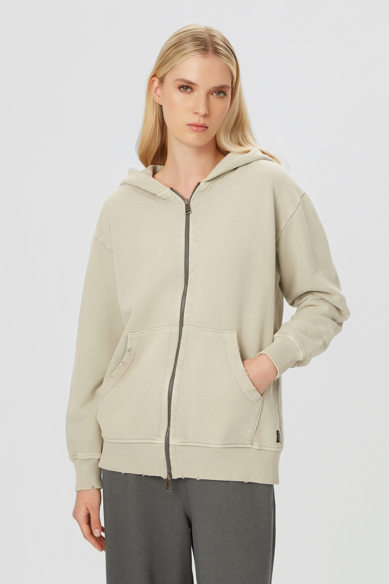 OVERSIZED FULLZIP WITH DESTROYS