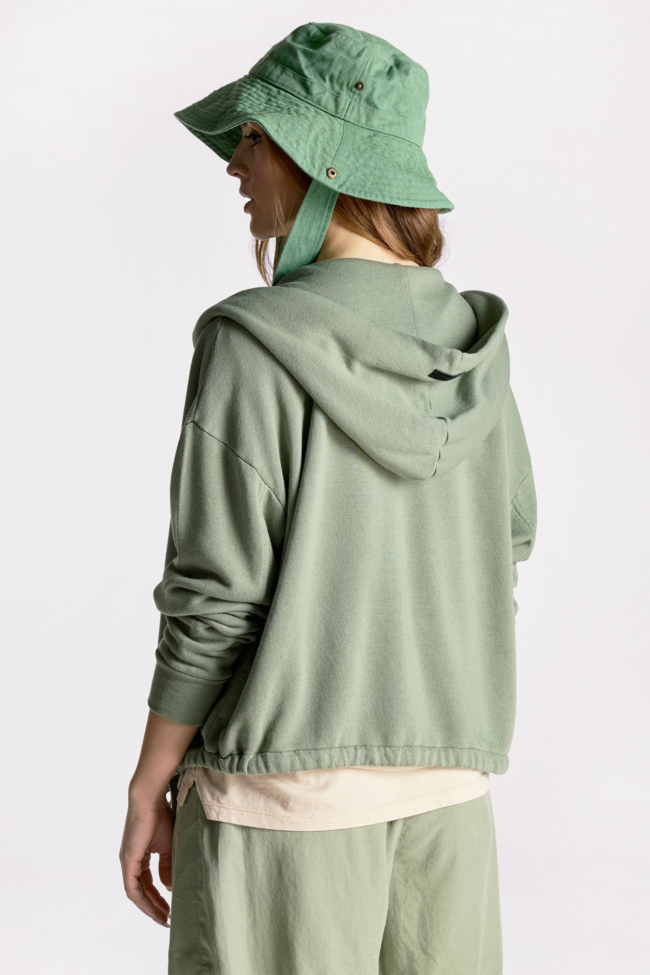 Lightweight Crop Fullzip