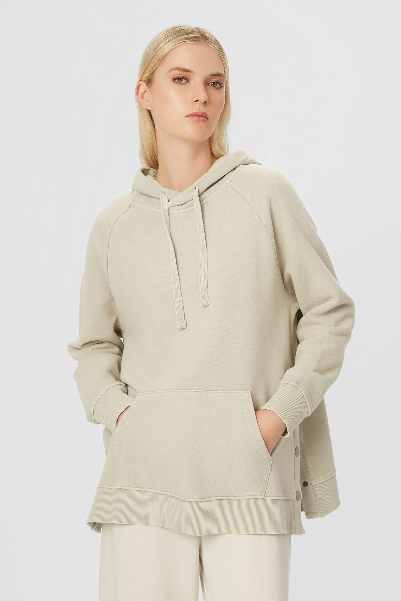 OVERSIZED RAGLAN HOODIE