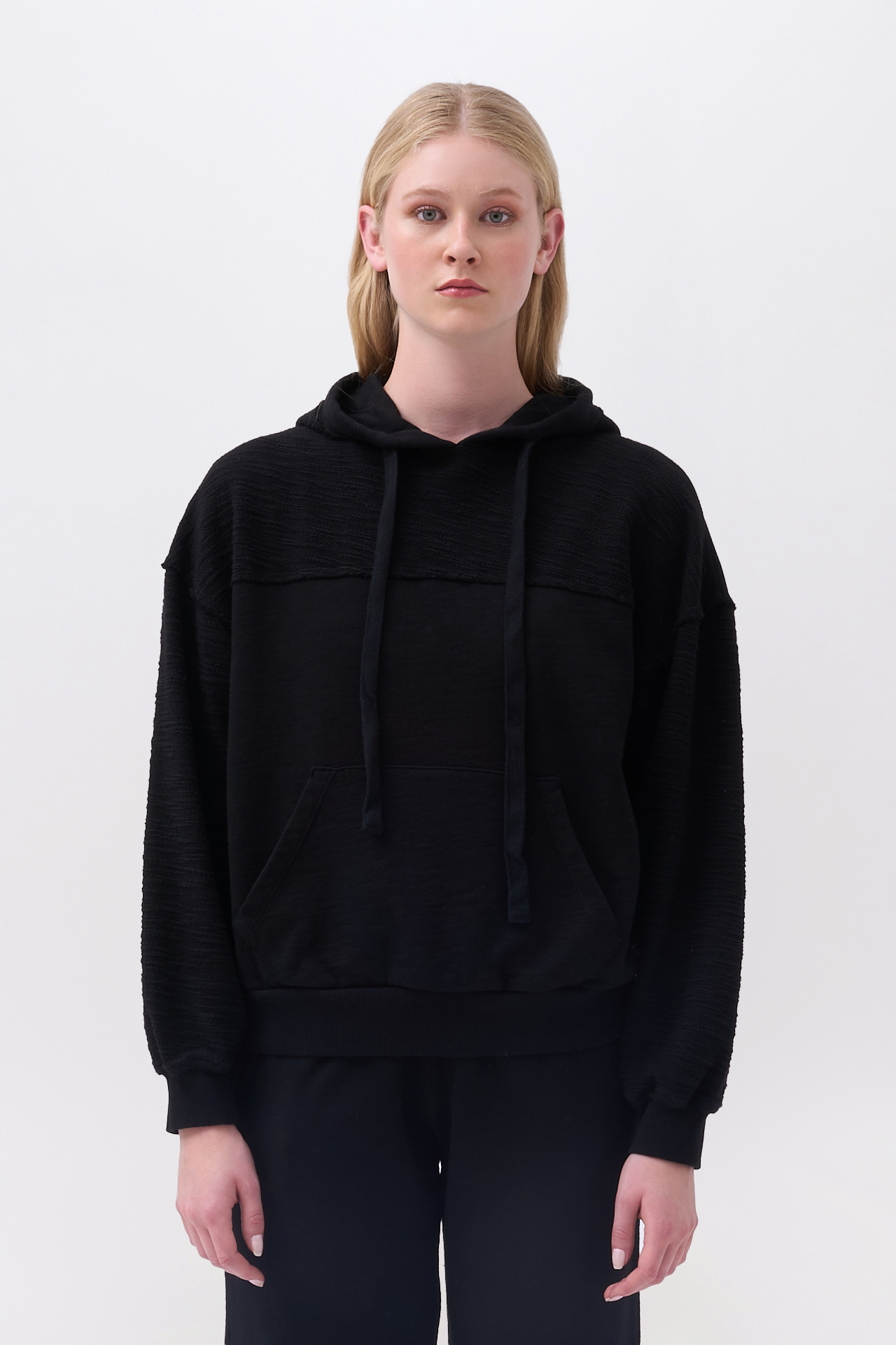 CONTRAST HOODIE