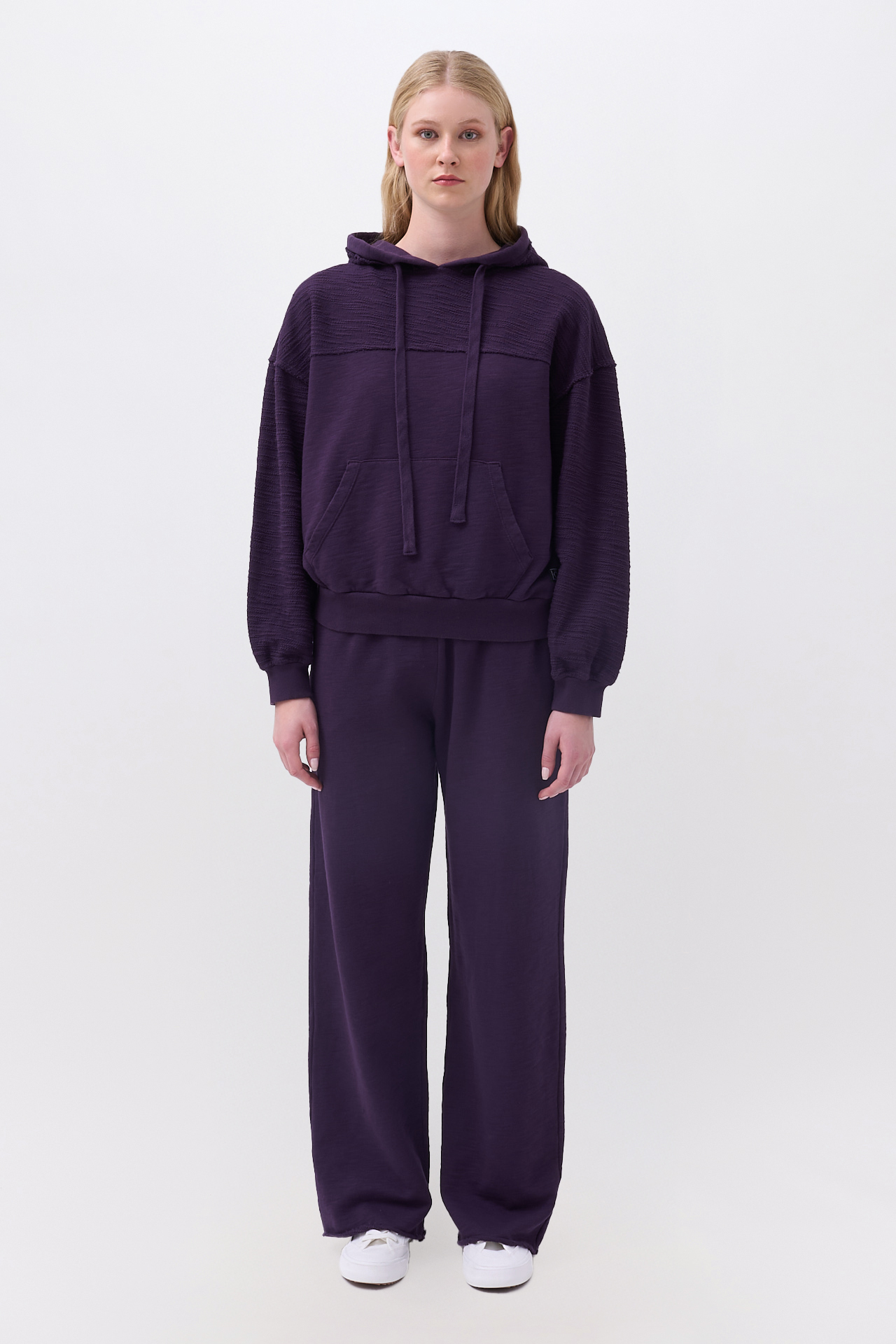 CONTRAST HOODIE