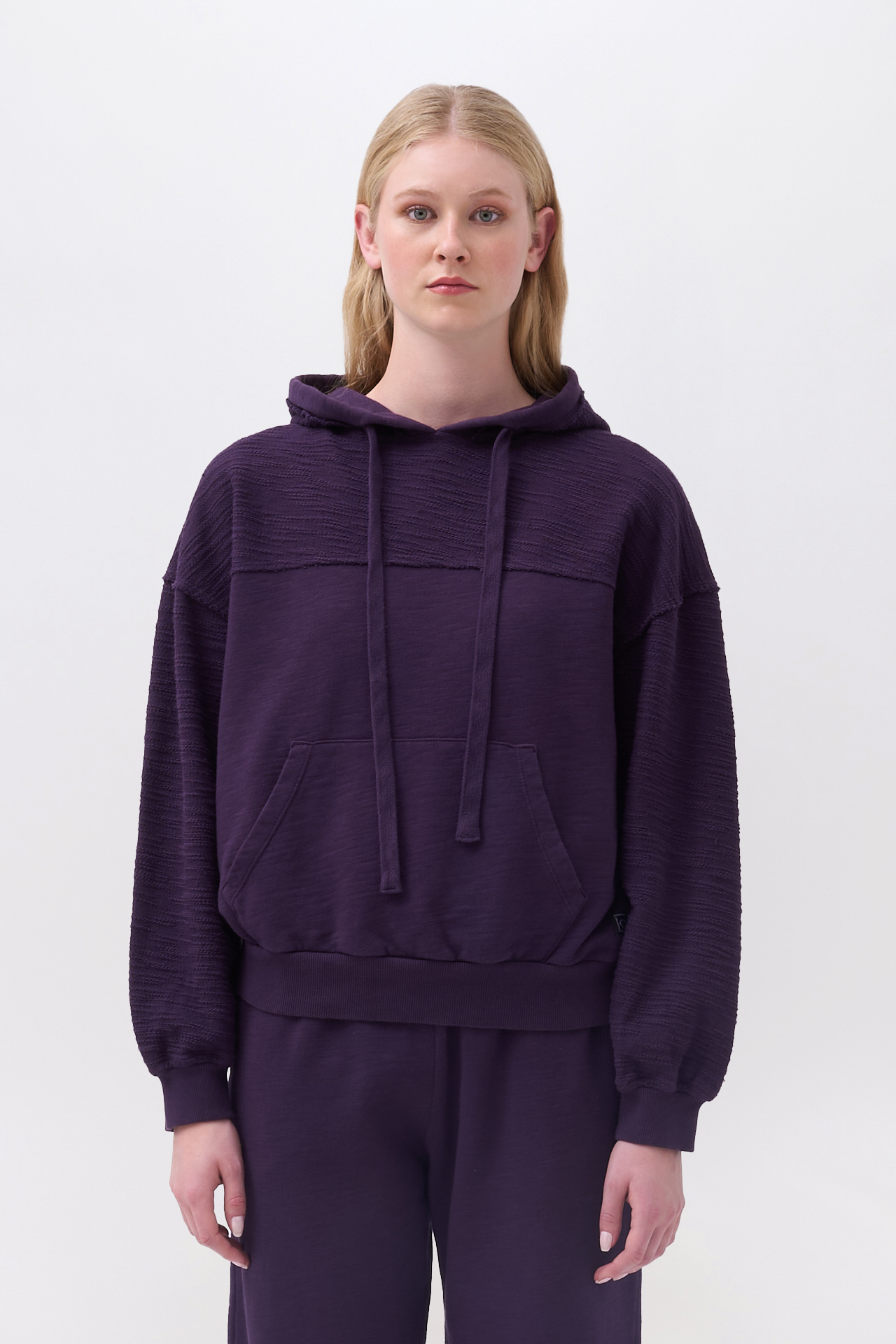 CONTRAST HOODIE