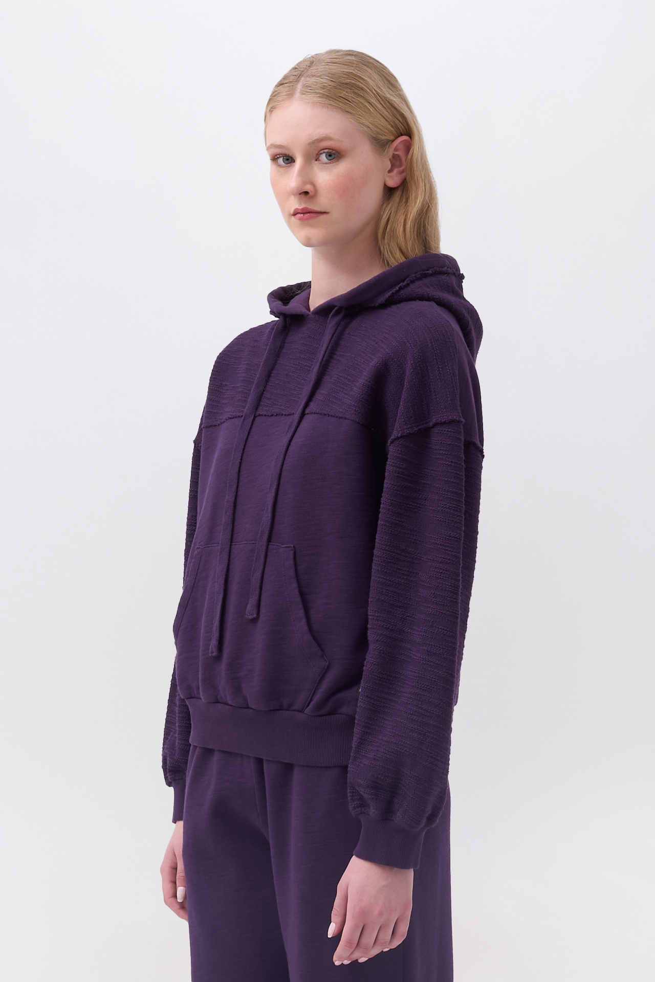 CONTRAST HOODIE