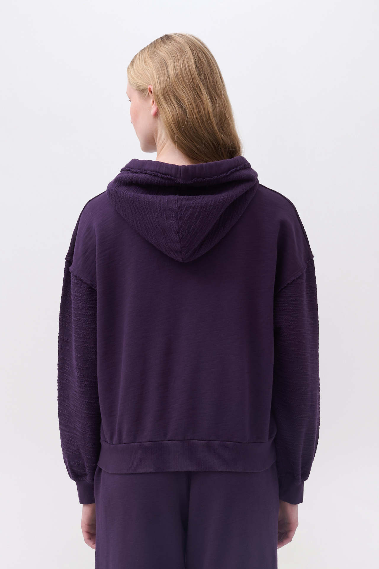 CONTRAST HOODIE