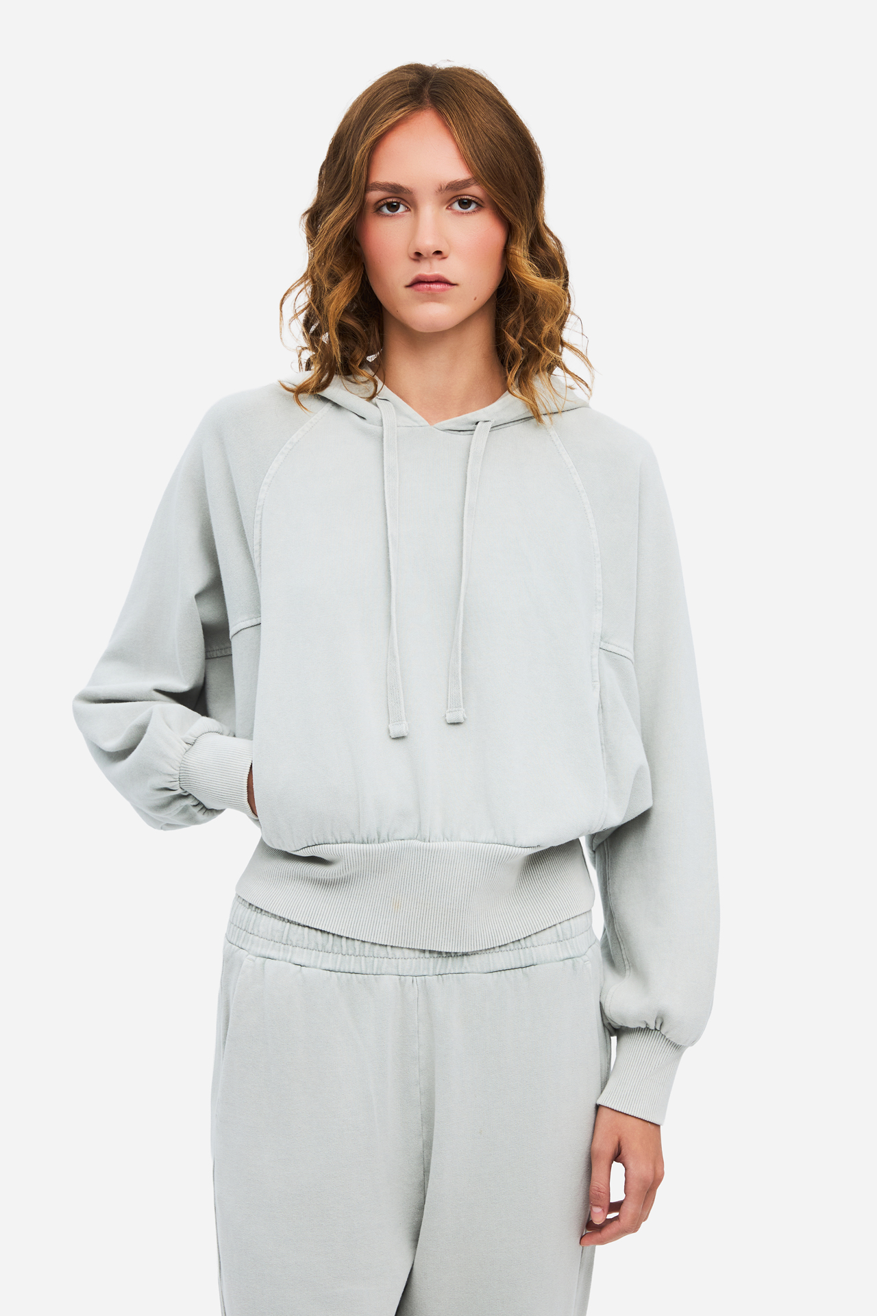 CROPPED RAGLAN HOODIE