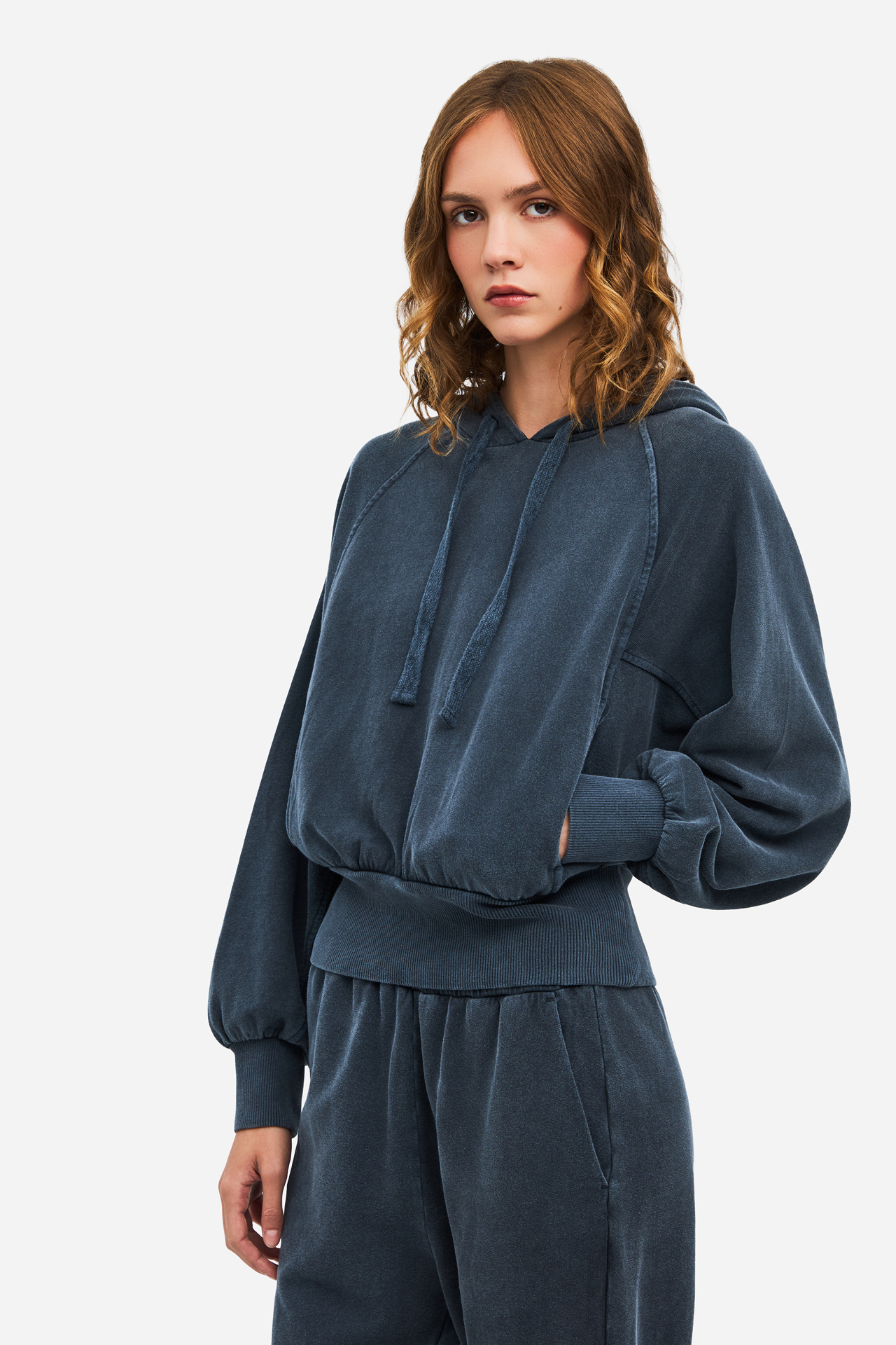 CROPPED RAGLAN HOODIE