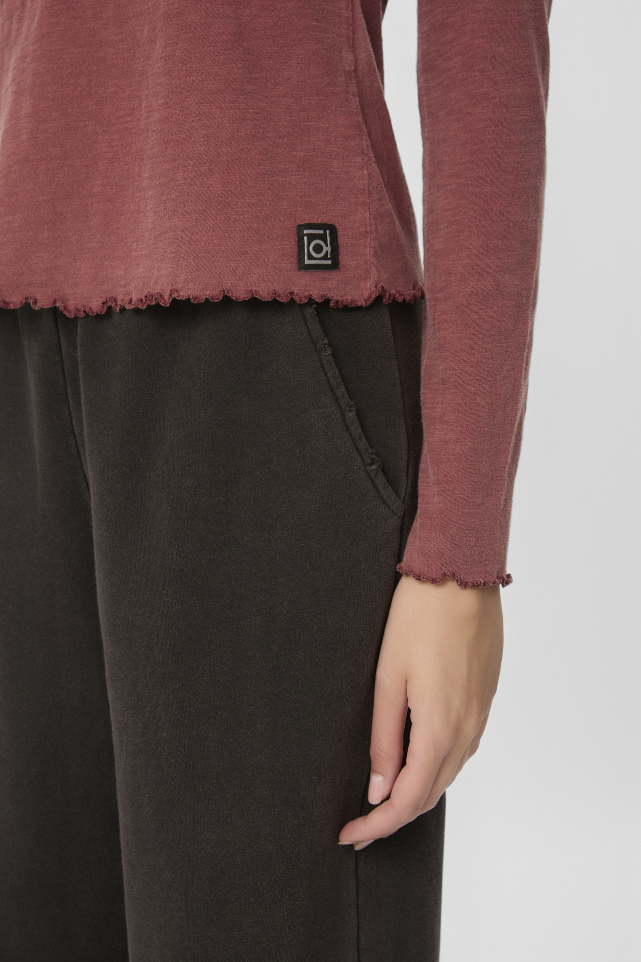 SLIMFIT LONGSLEEVE WITH REVERSE SEAMS