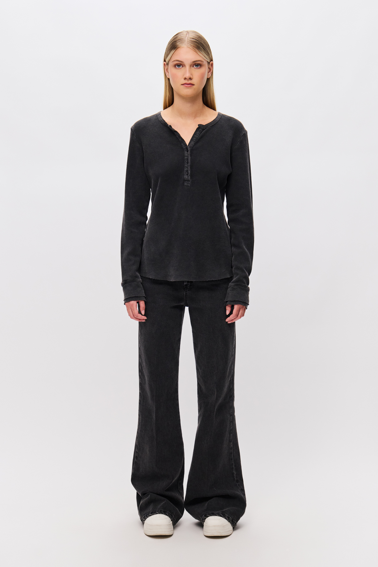 SLIM FIT LONGSLEEVE WITH BUTTONS