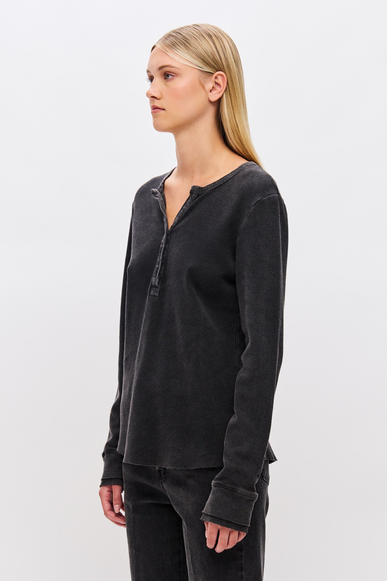 SLIM FIT LONGSLEEVE WITH BUTTONS