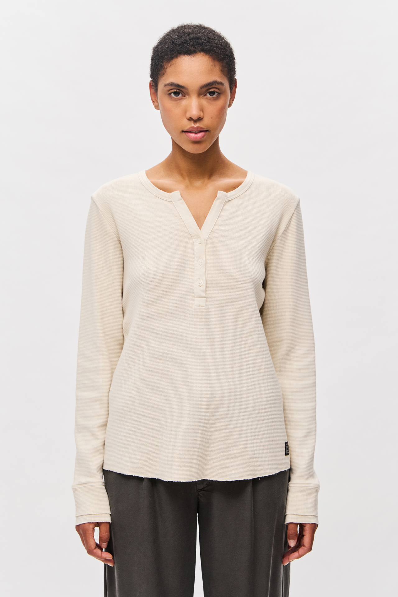 SLIM FIT LONGSLEEVE WITH BUTTONS