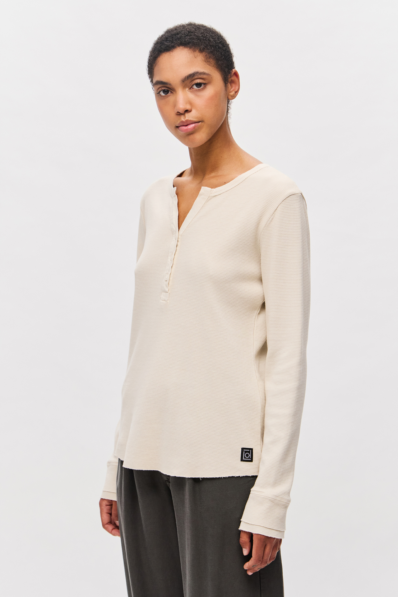 SLIM FIT LONGSLEEVE WITH BUTTONS