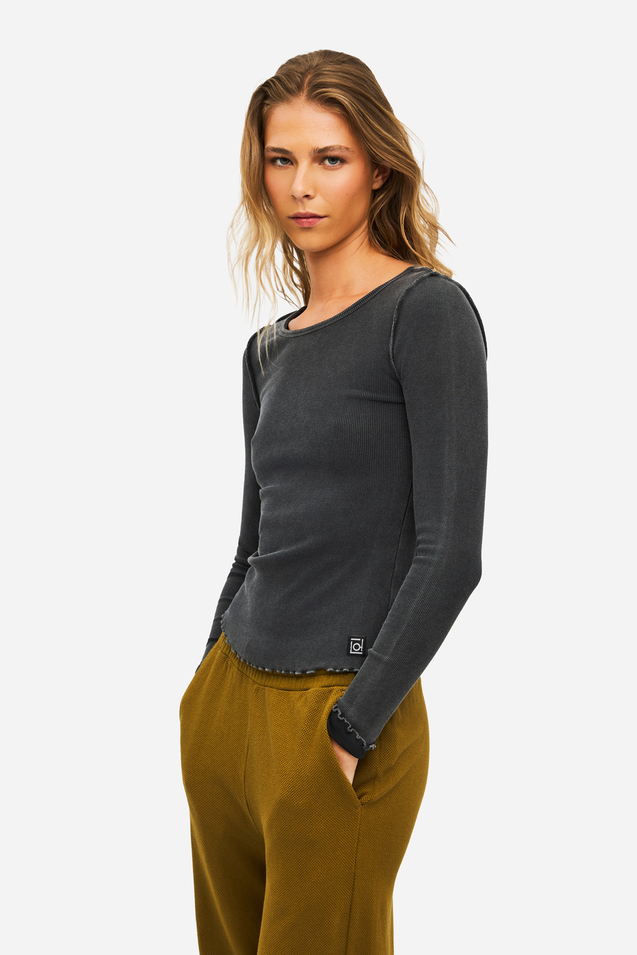 SLIMFIT LONGSLEEVE WITH REVERSE SEAMS
