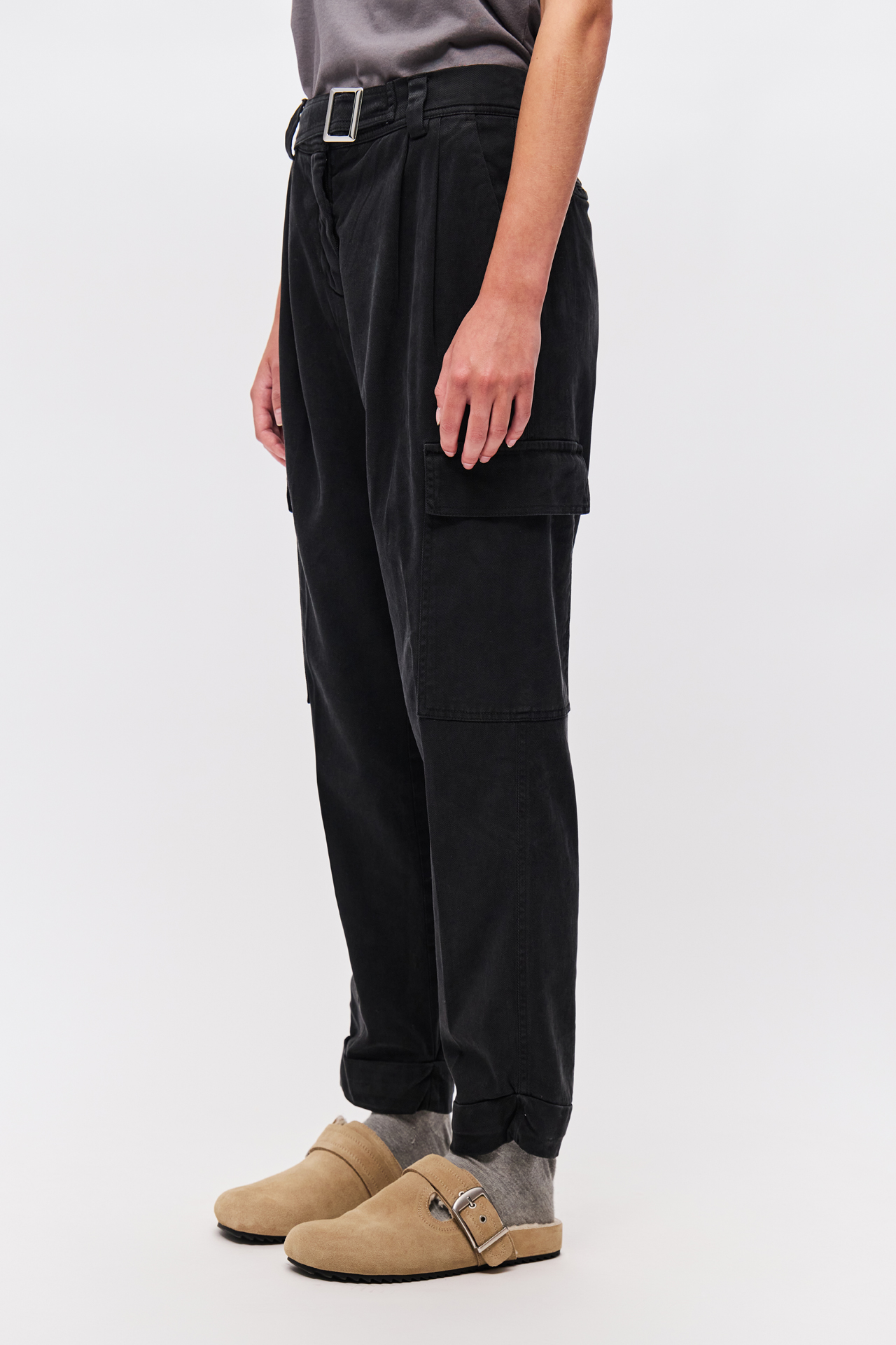 HIGH WAIST PLEATED CARGO PANTS