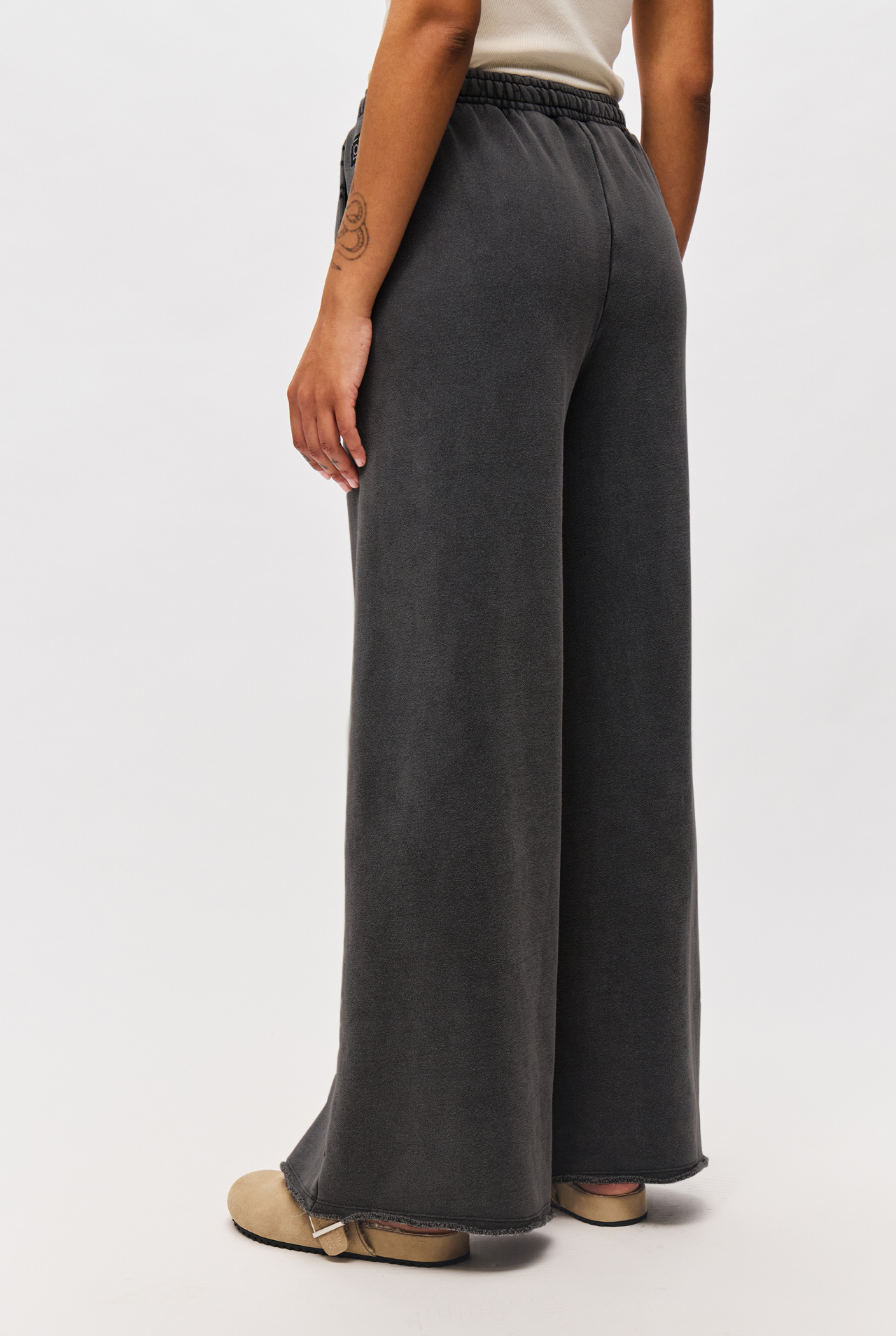 WIDELEG SWEATPANTS WITH RAW EDGES