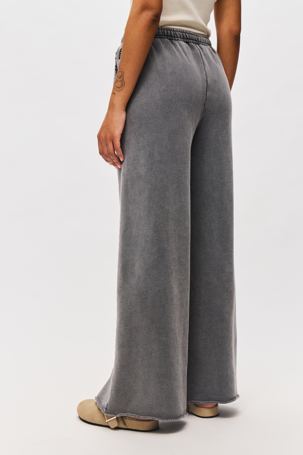 WIDELEG SWEATPANTS WITH RAW EDGES
