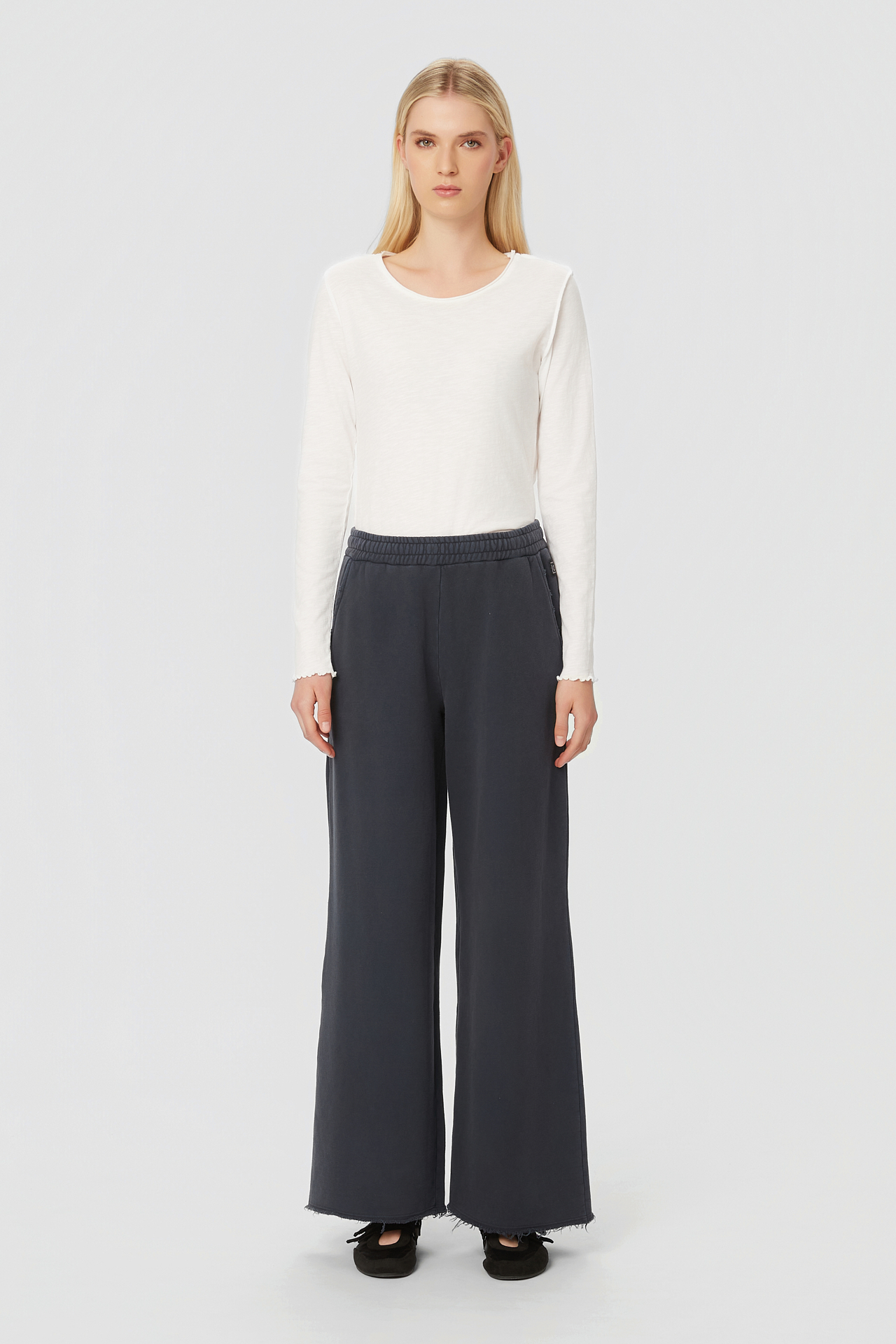 WIDELEG SWEATPANTS WITH RAW EDGES
