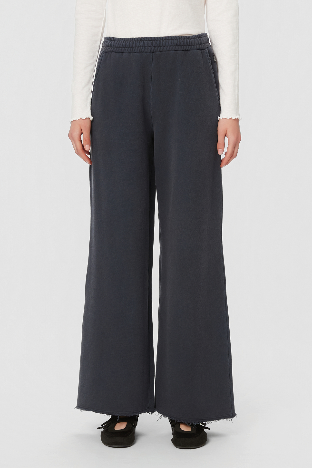 WIDELEG SWEATPANTS WITH RAW EDGES