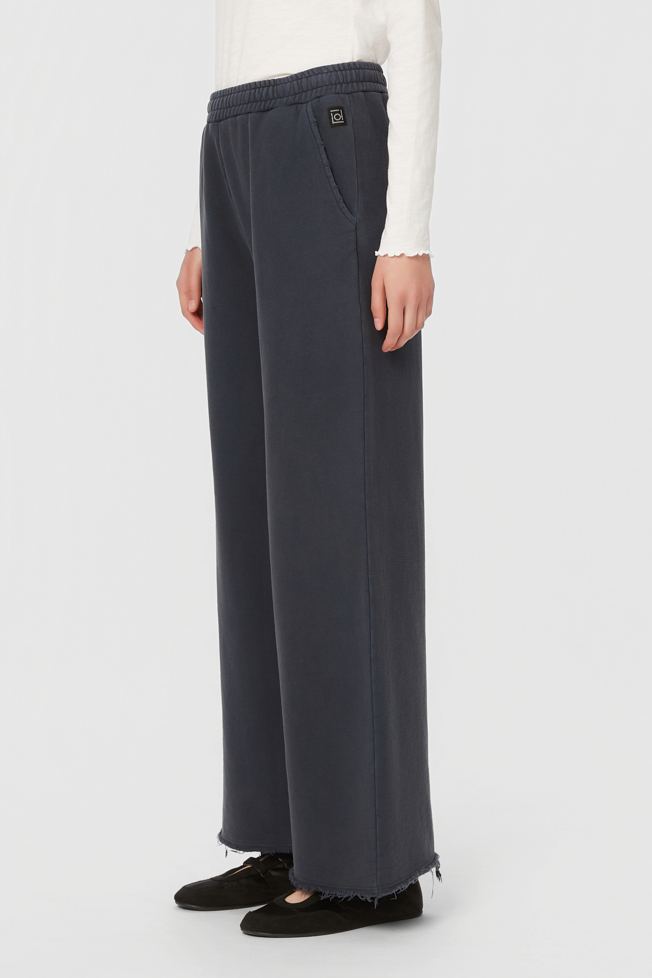 WIDELEG SWEATPANTS WITH RAW EDGES