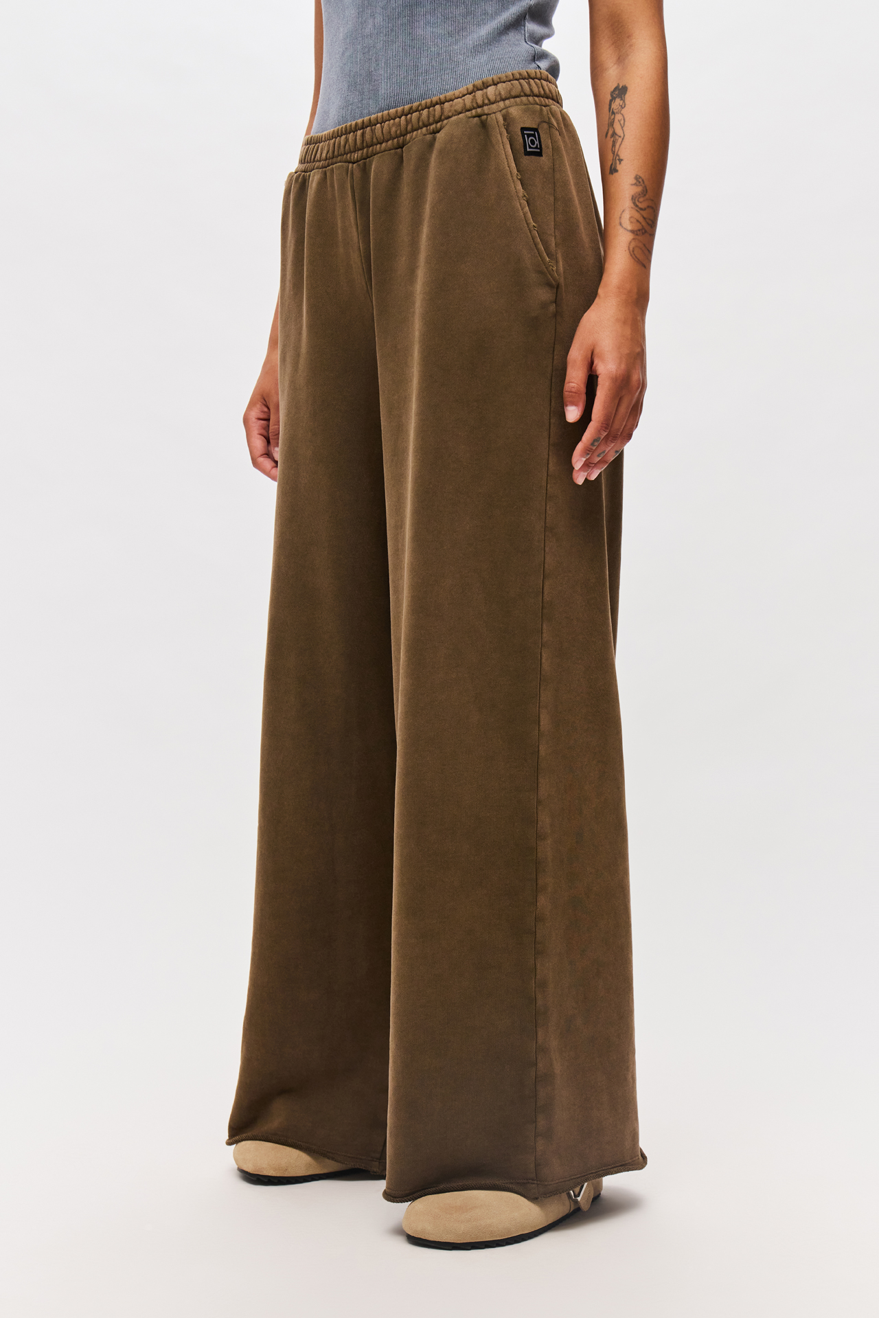 WIDELEG SWEATPANTS WITH RAW EDGES