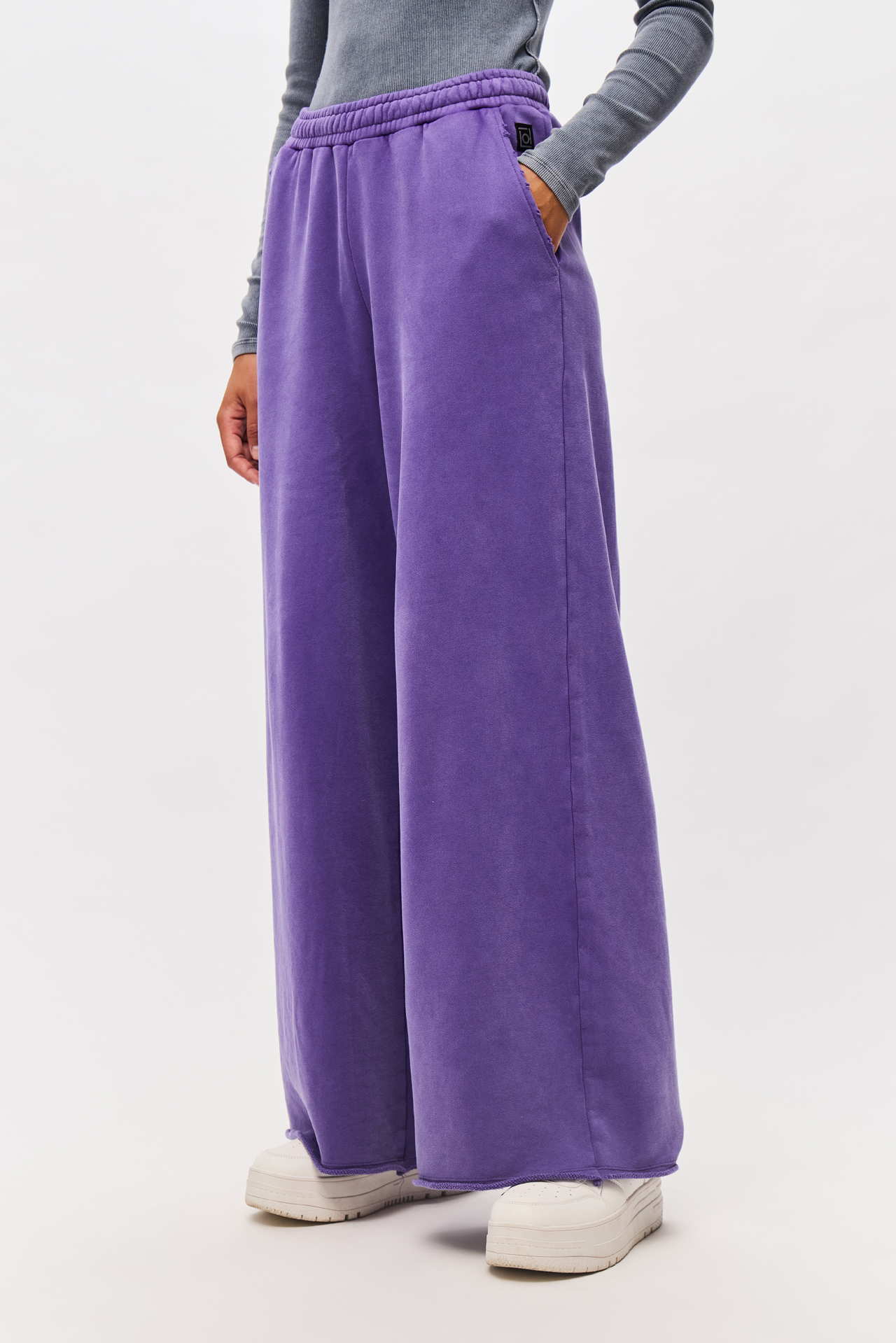 WIDELEG SWEATPANTS WITH RAW EDGES
