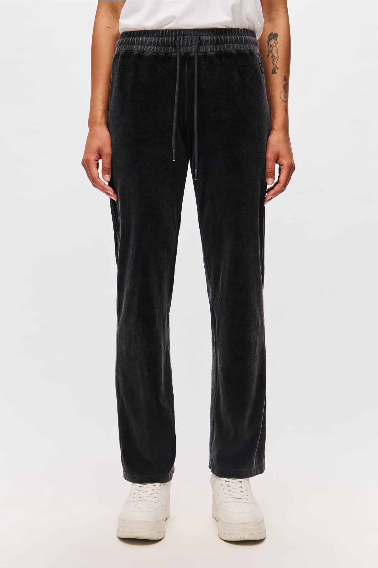 SLIM FIT VELVET SWEATPANTS