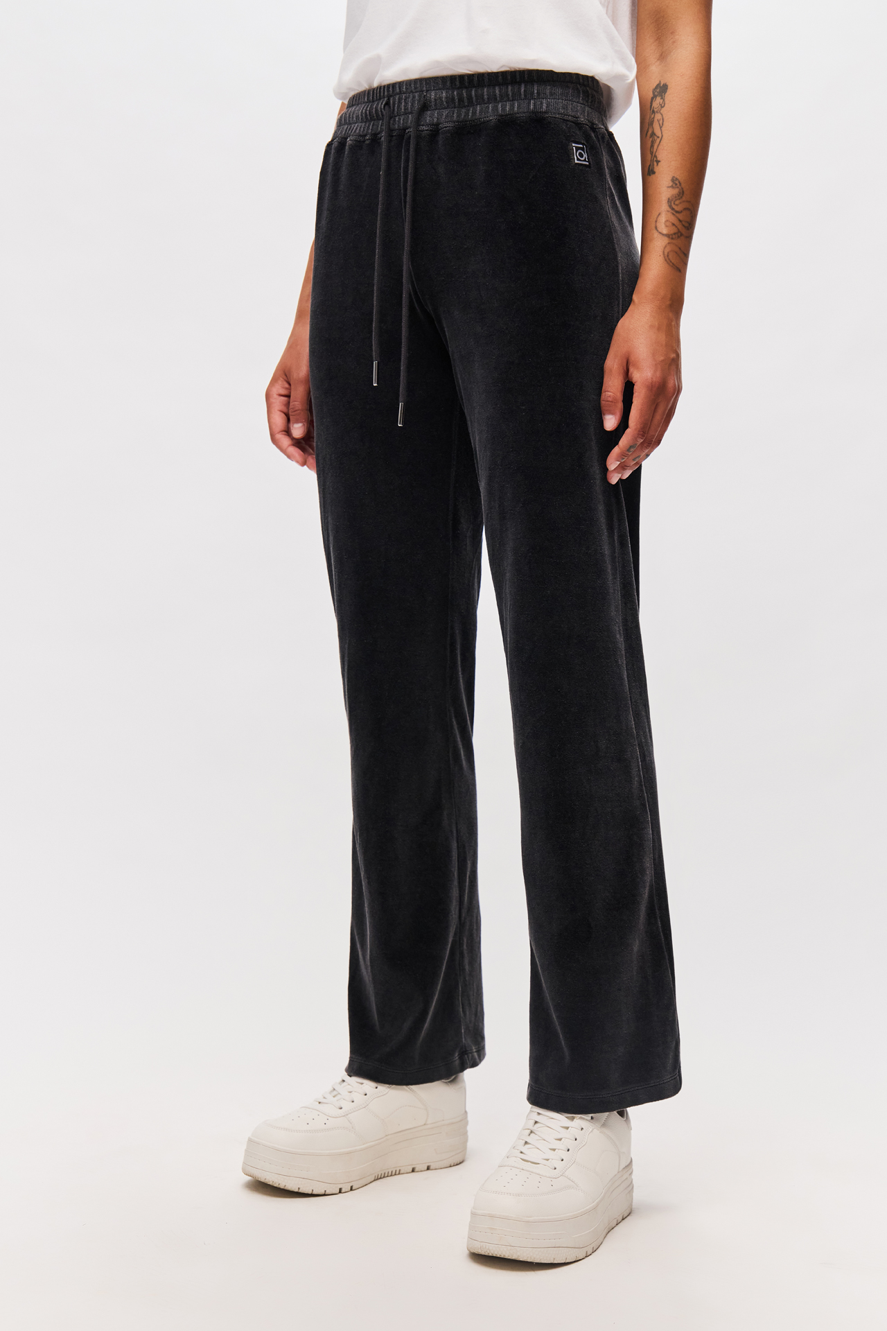 SLIM FIT VELVET SWEATPANTS