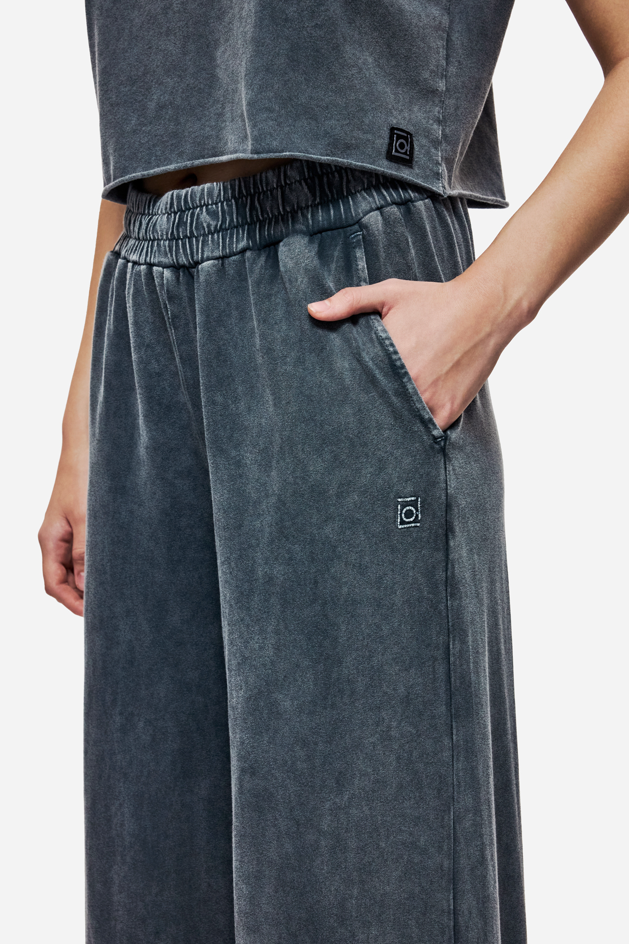 WIDE LEG SWEATPANTS