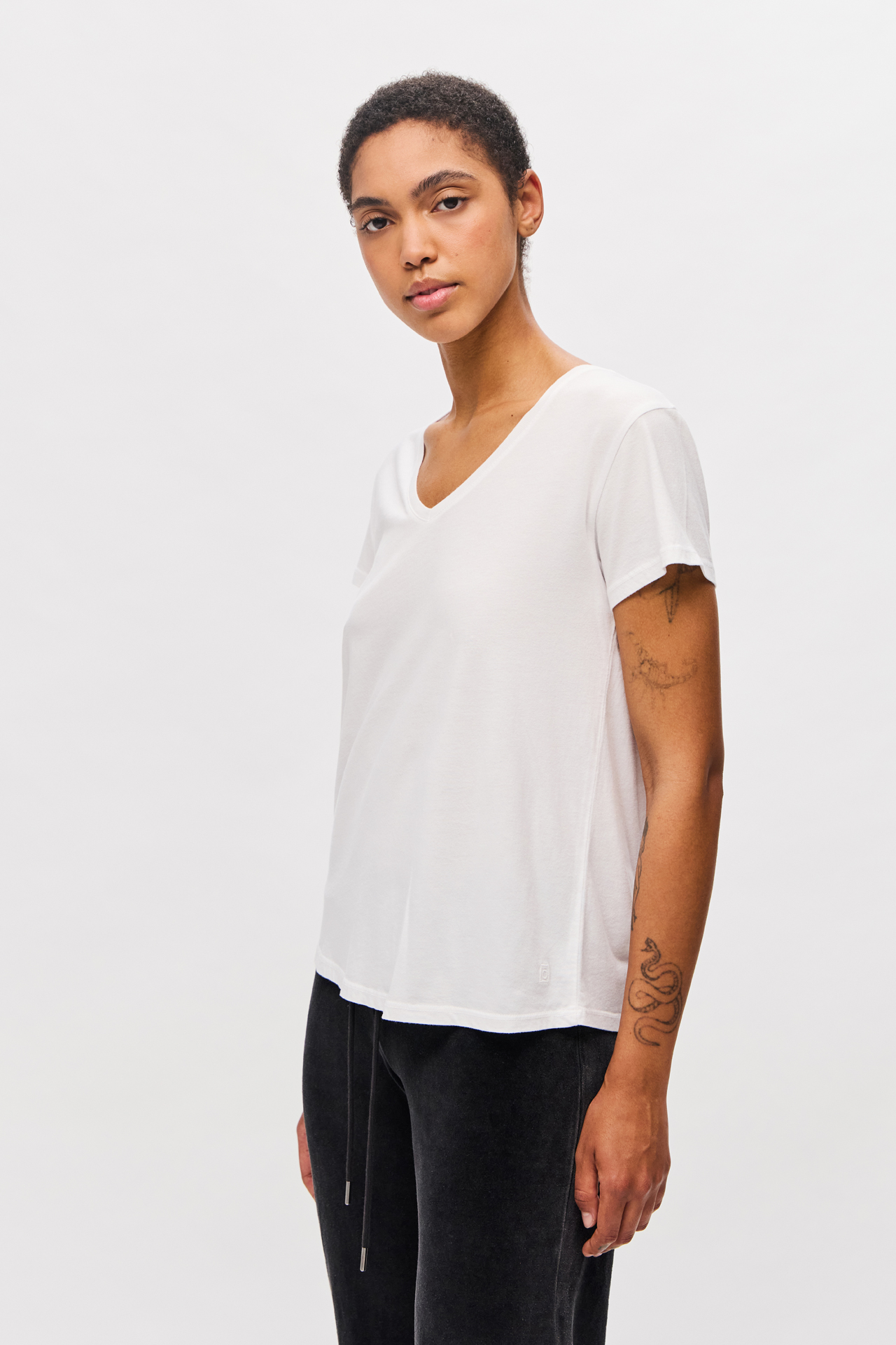 V-NECK T-SHIRT