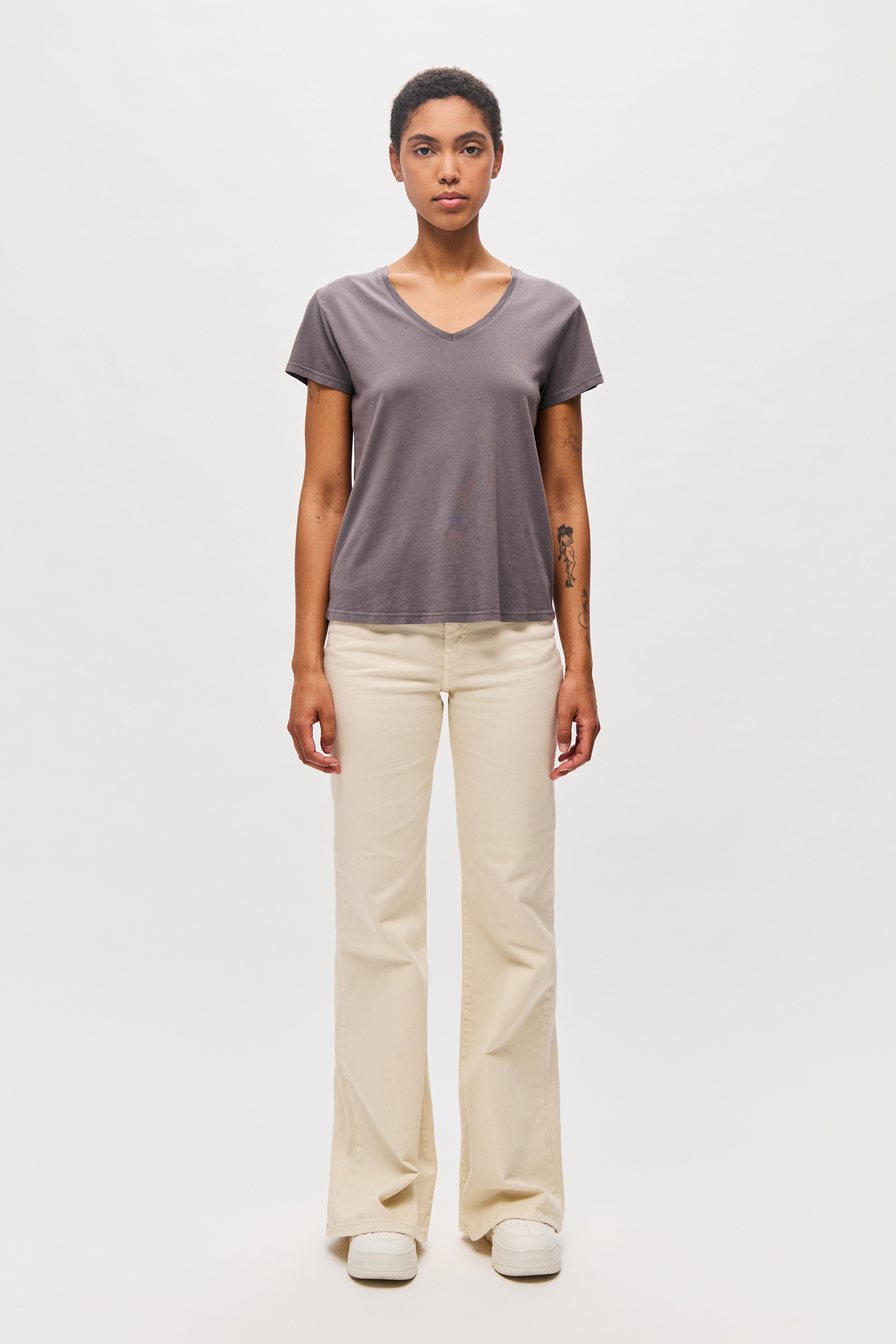 V-NECK T-SHIRT