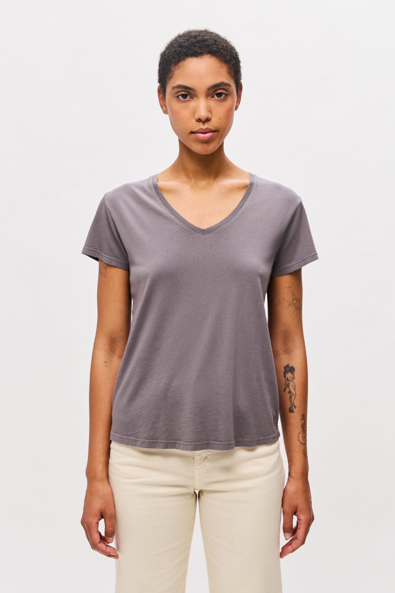 V-NECK T-SHIRT