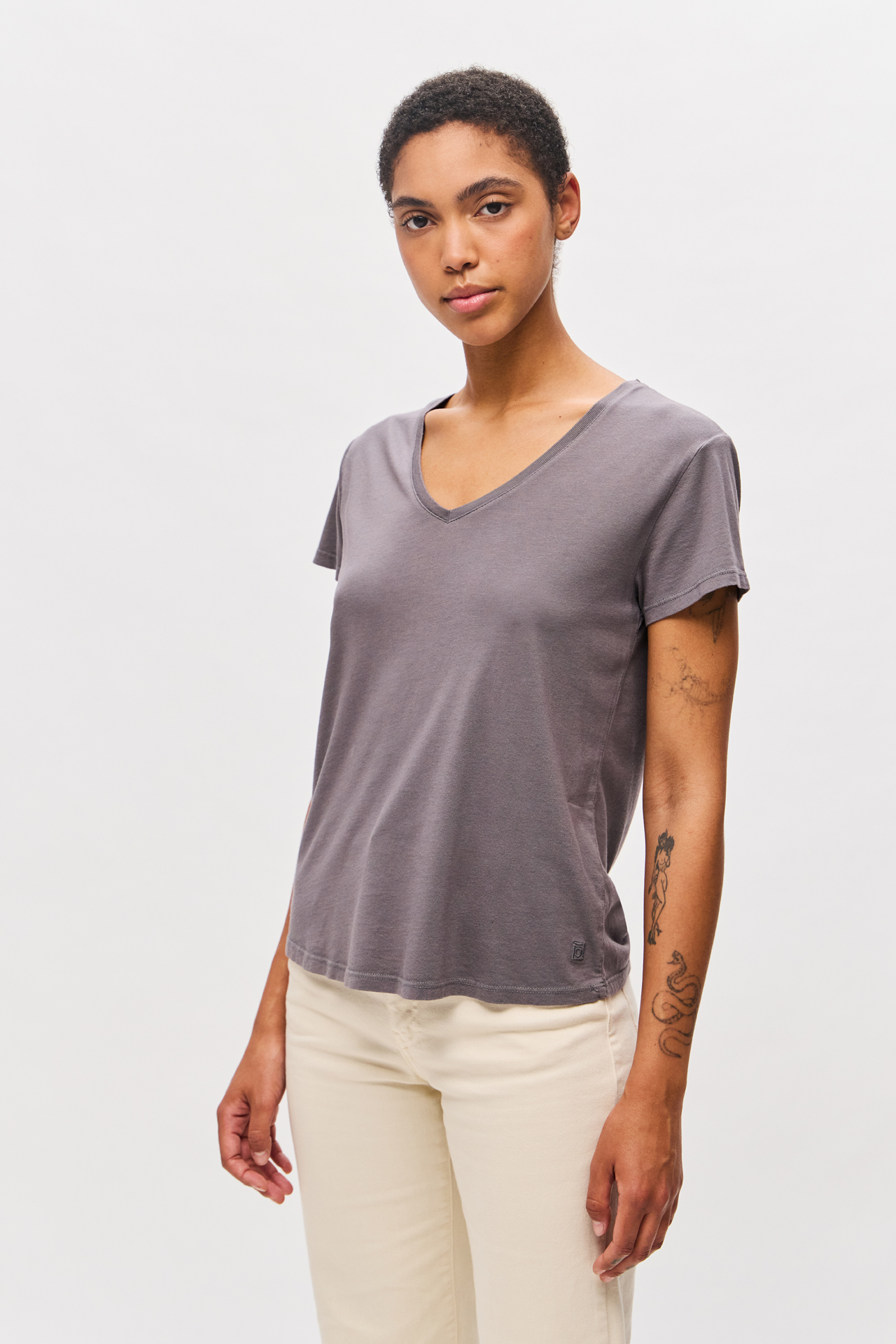 V-NECK T-SHIRT