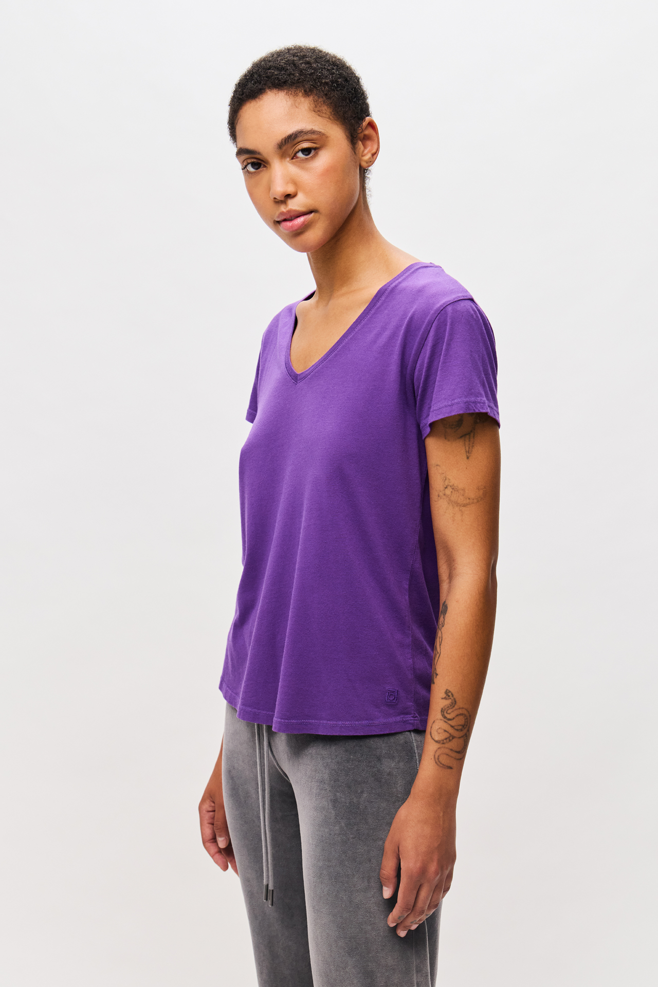 V-NECK T-SHIRT