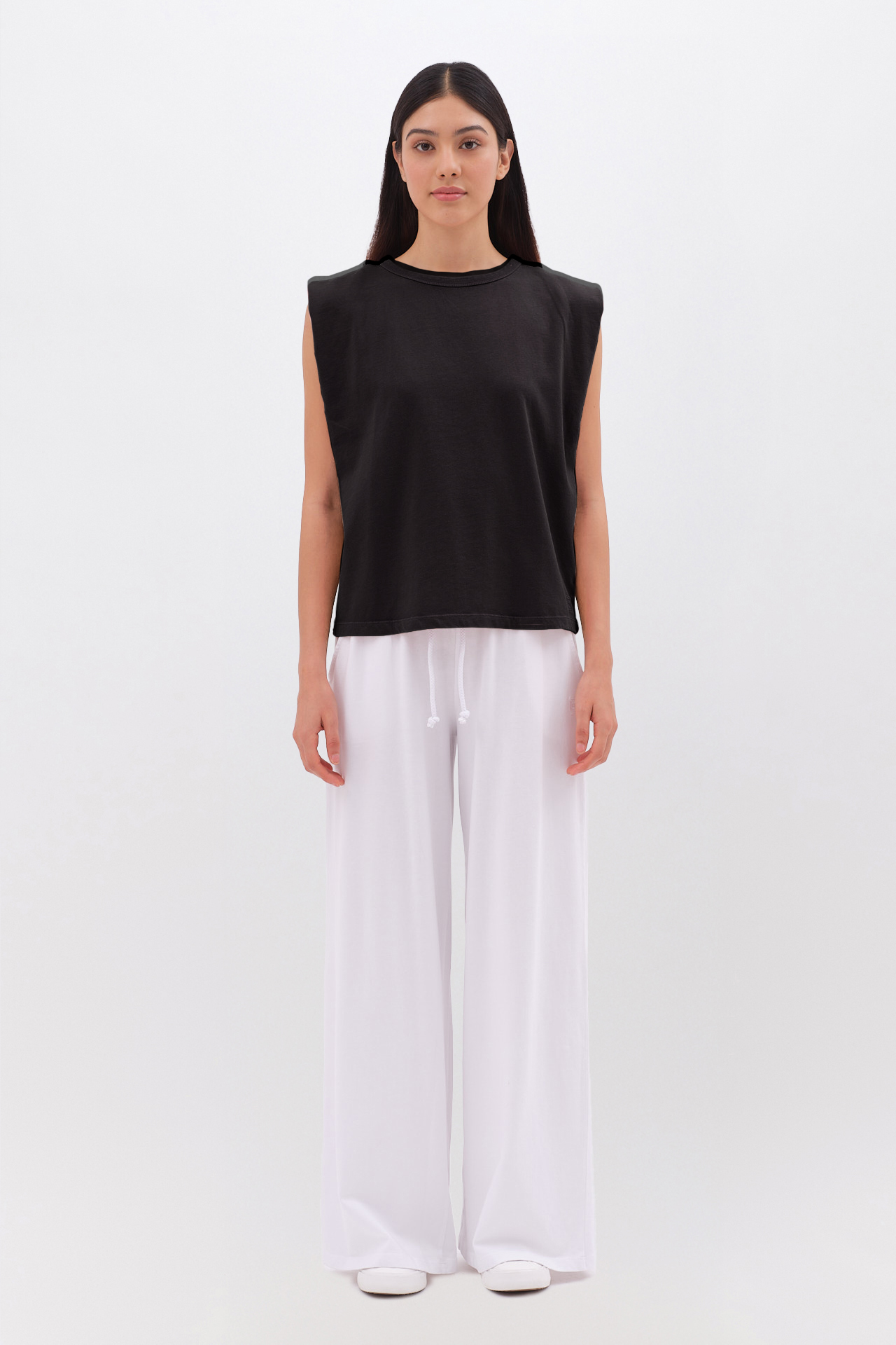 SLEEVELESS T-SHIRT