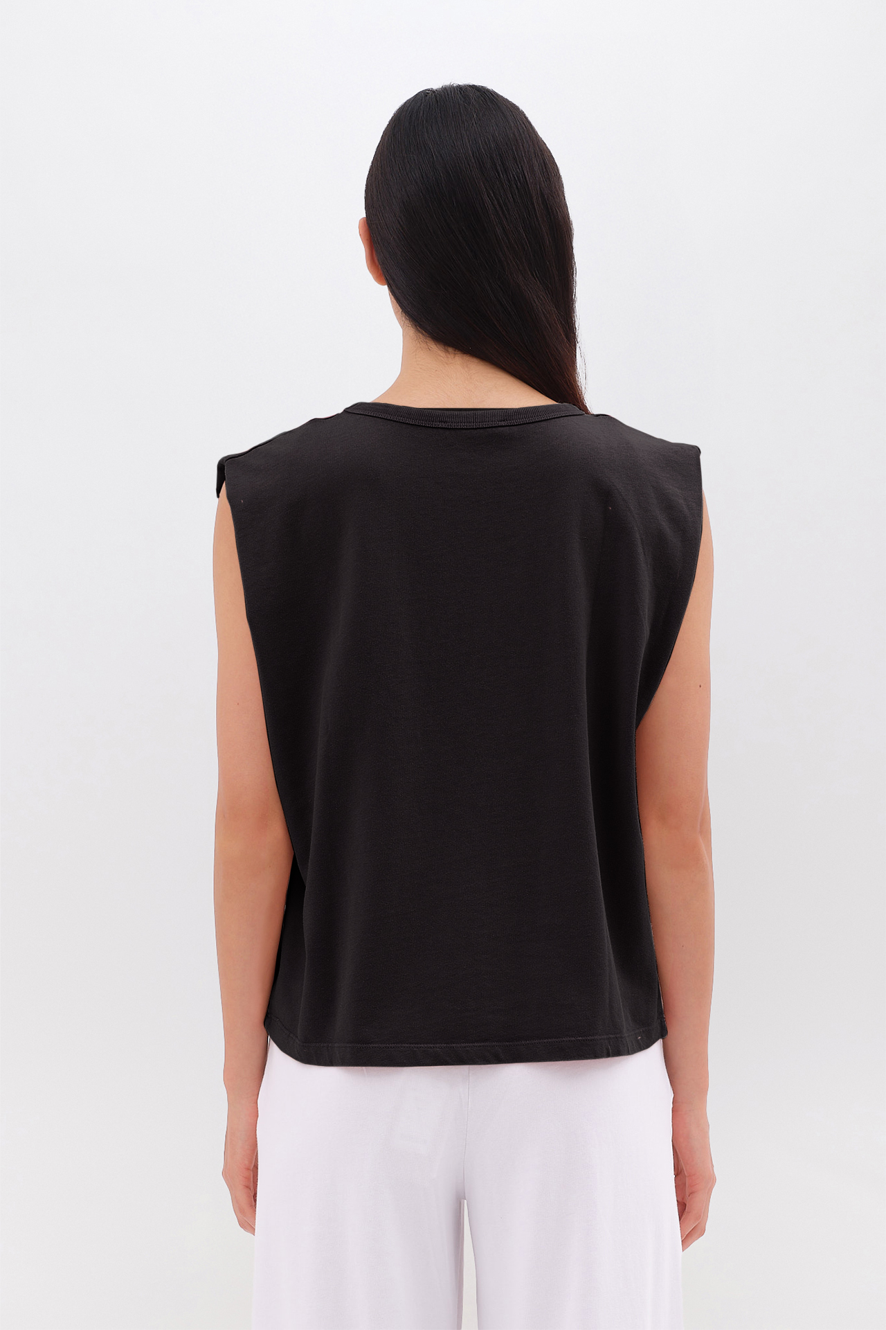 SLEEVELESS T-SHIRT
