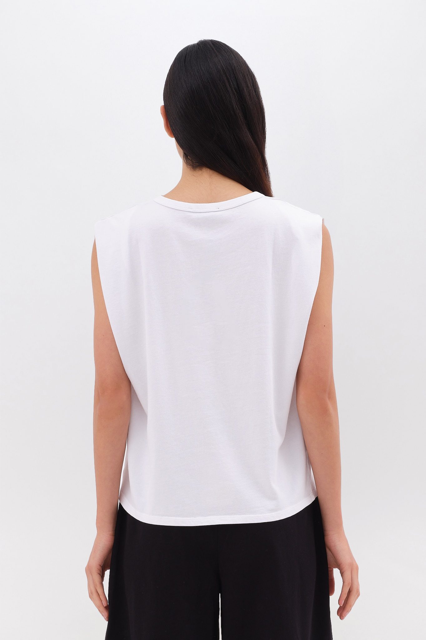 SLEEVELESS T-SHIRT
