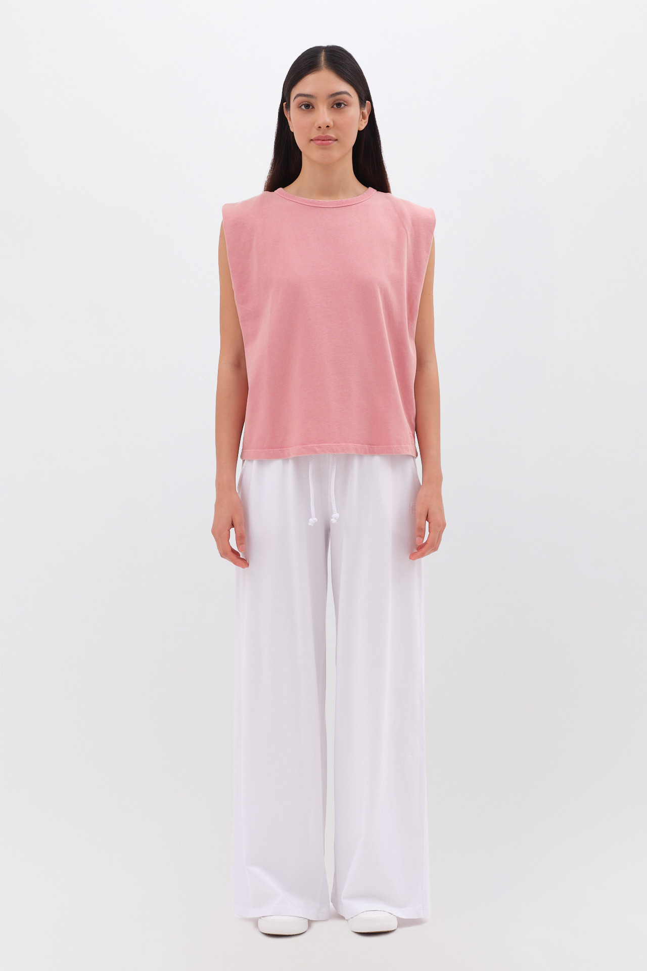 SLEEVELESS T-SHIRT