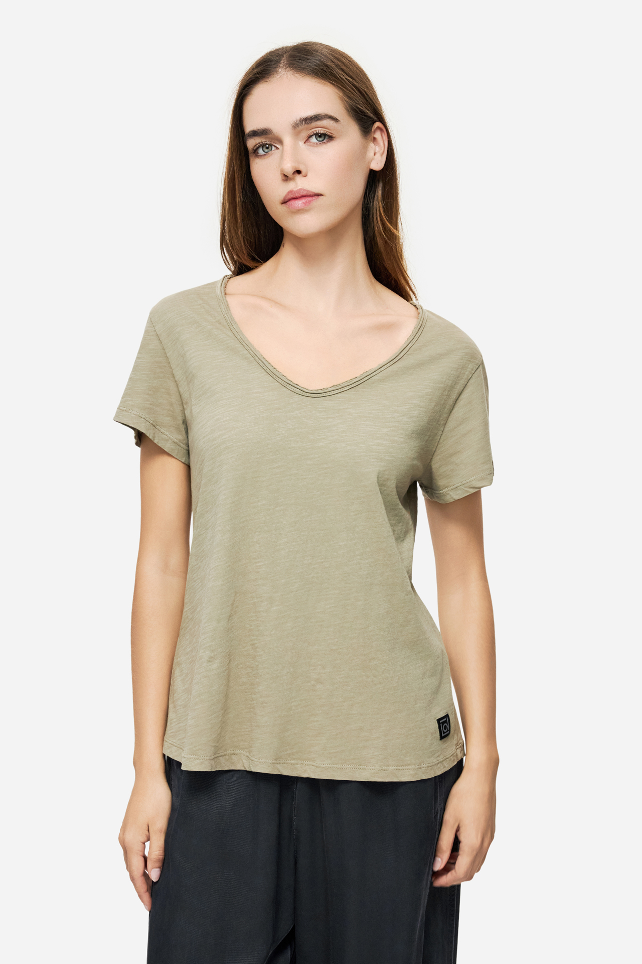 V-NECK T-SHIRT