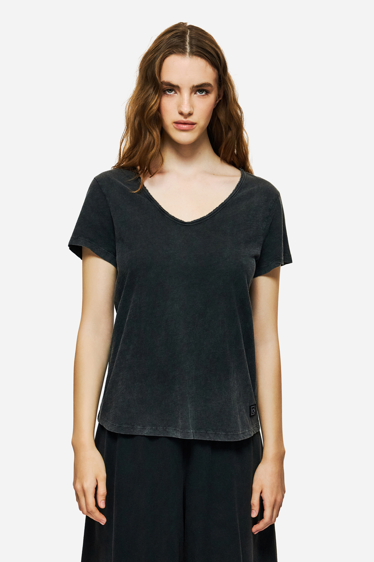 V-NECK T-SHIRT