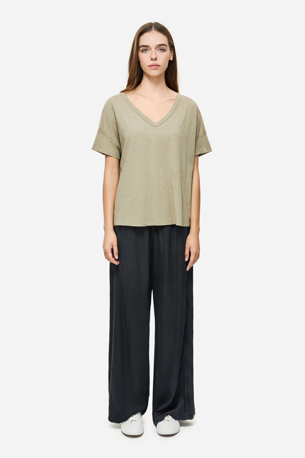 OVERSIZED V-NECK T-SHIRT